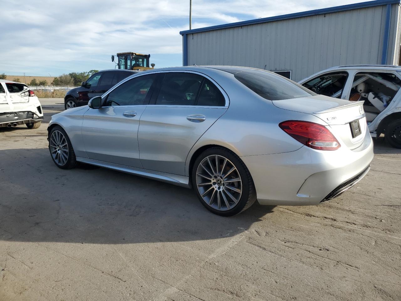 Obraz 2 z 2017 MERCEDES-BENZ C 300 2017 z VIN 55SWF4JB7HU229027
