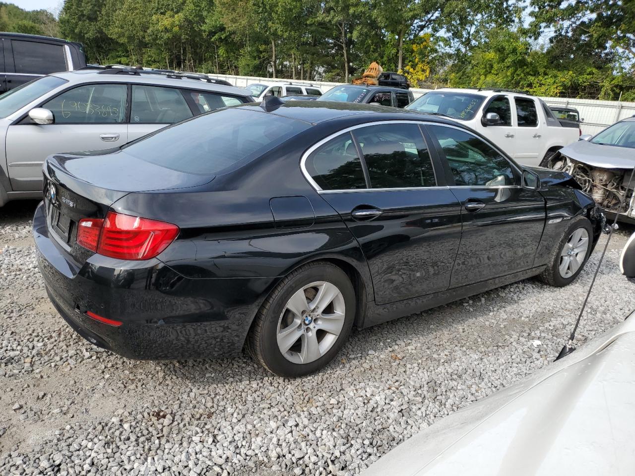 Image 3 of Bmw 528 Xi 2012 with VIN WBAXH5C51CDW04002