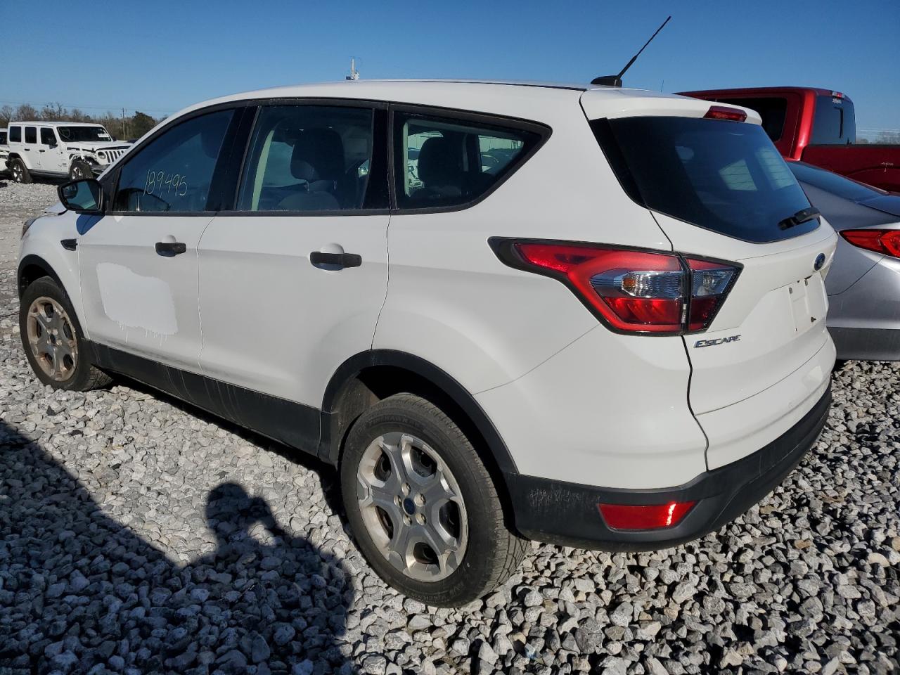 Obraz 2 z 2017 FORD ESCAPE S 2017 z VIN 1FMCU0F7XHUA83846
