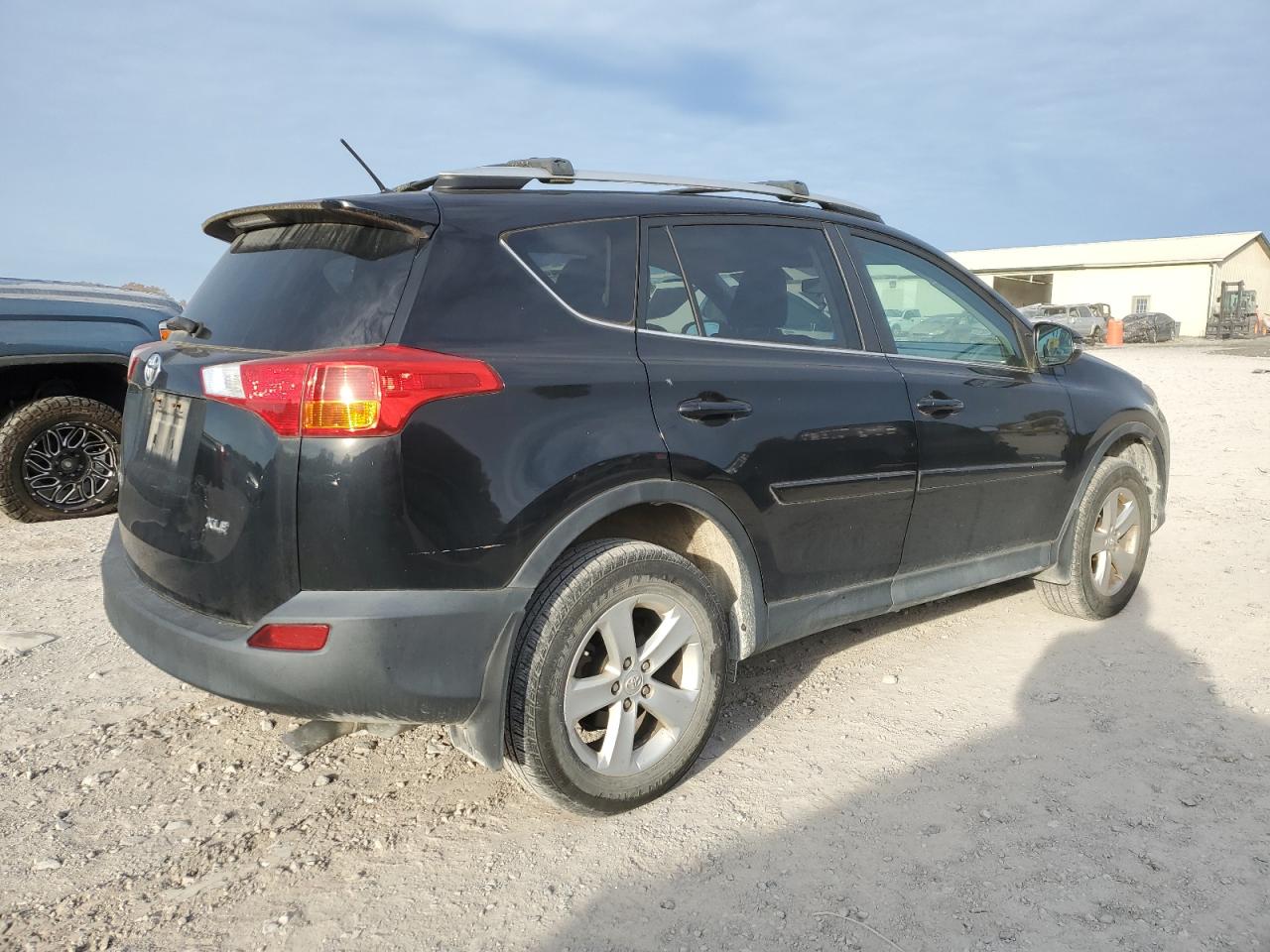 Image 3 of 2014 TOYOTA RAV4 XLE 2014 with VIN 2T3WFREV6EW102598