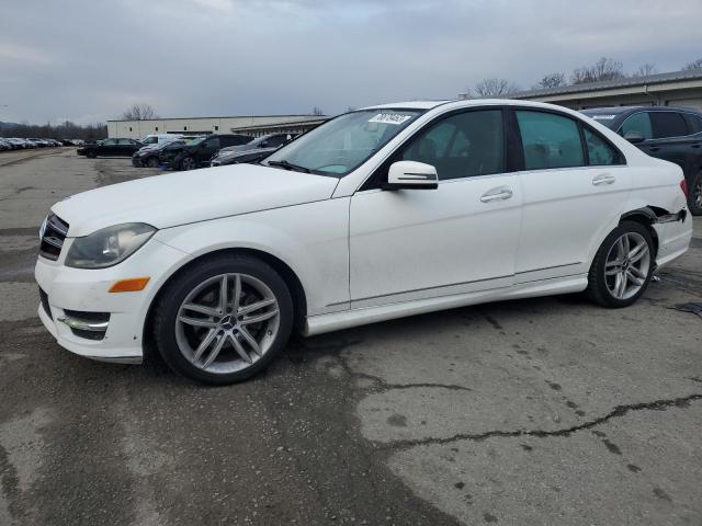 Obraz 1 z 2014 MERCEDES-BENZ C 250 2014 z VIN WDDGF4HB1EG213456