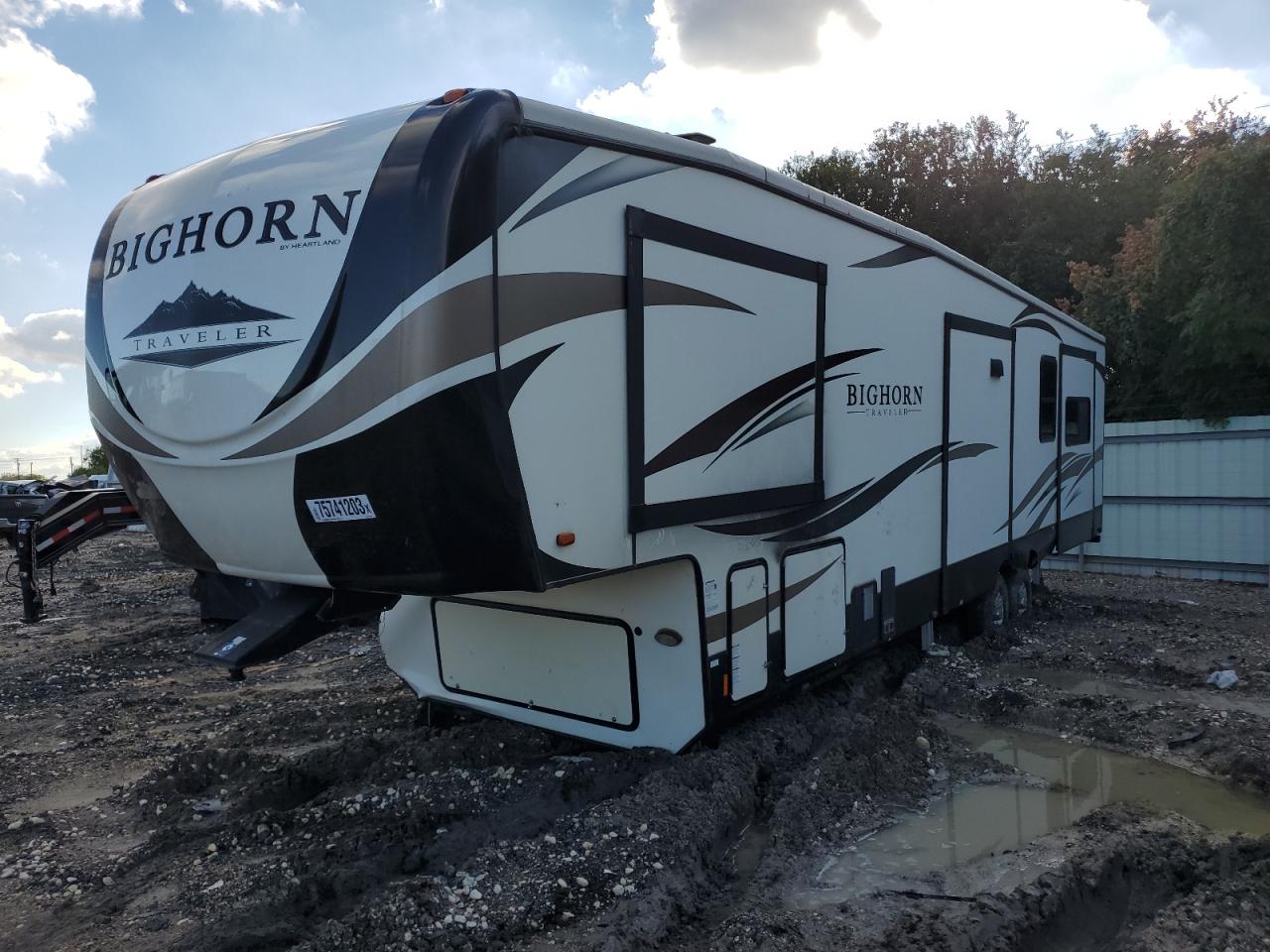 Obraz 2 z 2017 BIGH 5TH WHEEL 2017 z VIN 5SFBG4220HE334969