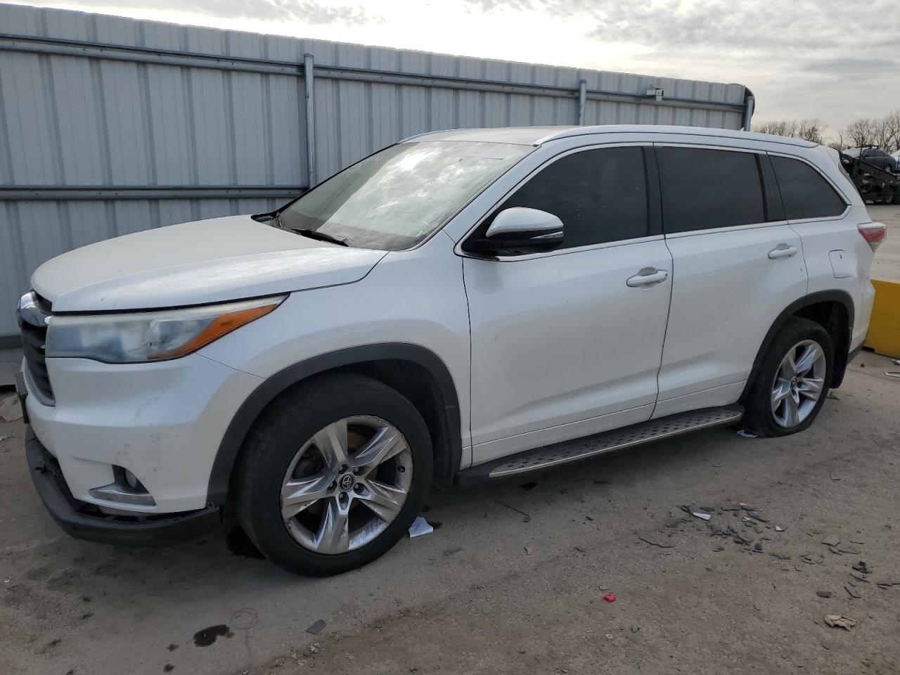 Image 1 of 2016 TOYOTA HIGHLANDER LIMITED 2016 with VIN 5TDYKRFH2GS151752