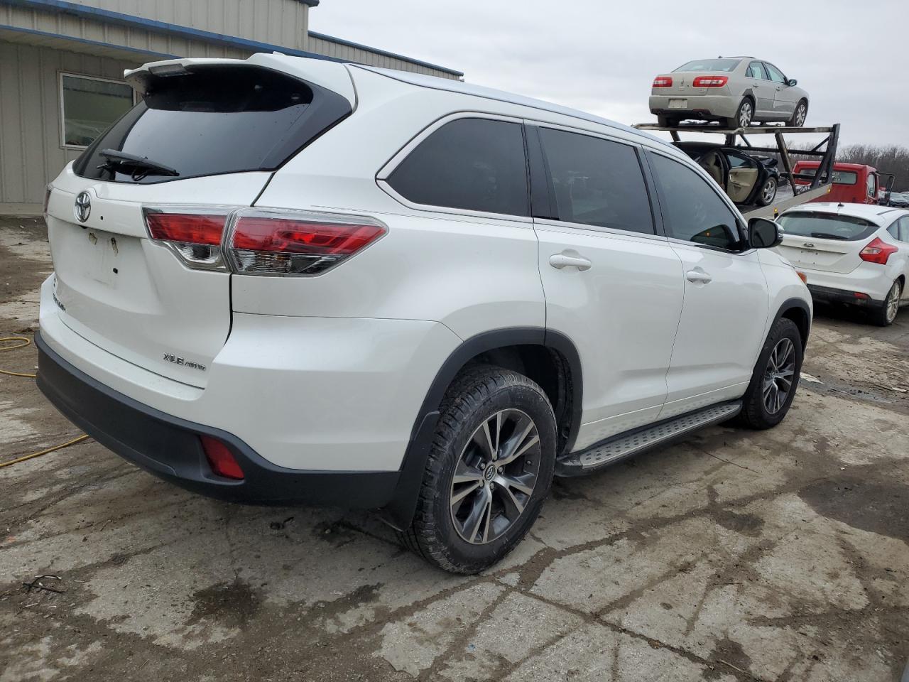 Изображение 3 2016 TOYOTA HIGHLANDER XLE 2016 с VIN 5TDJKRFH7GS288803