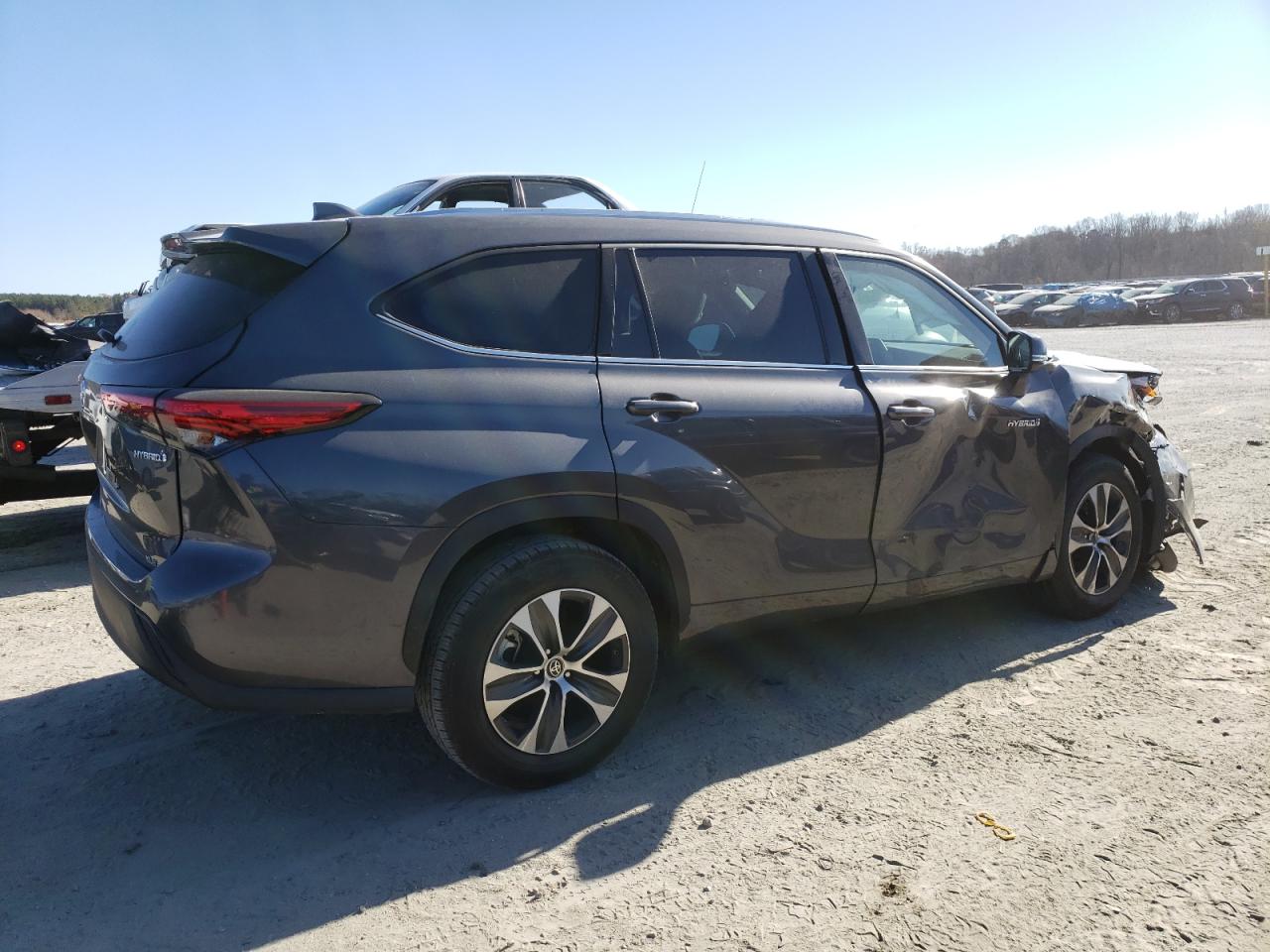 Image 3 of 2020 TOYOTA HIGHLANDER HYBRID XLE 2020 with VIN 5TDGARAH7LS502705