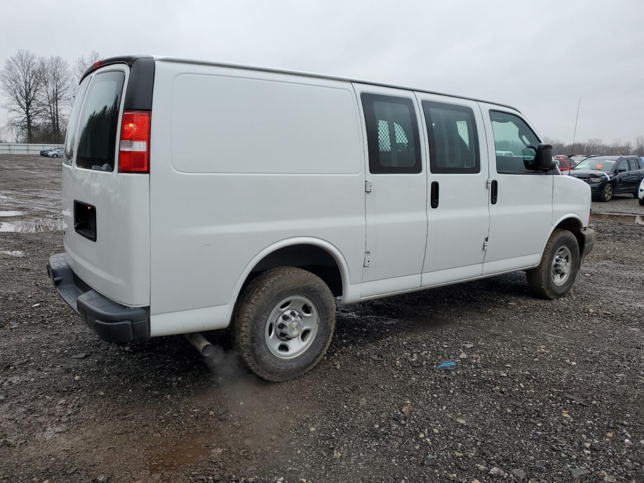 Image 3 of 2021 CHEVROLET EXPRESS G2500  2021 with VIN 1GCWGAFP2M1304592