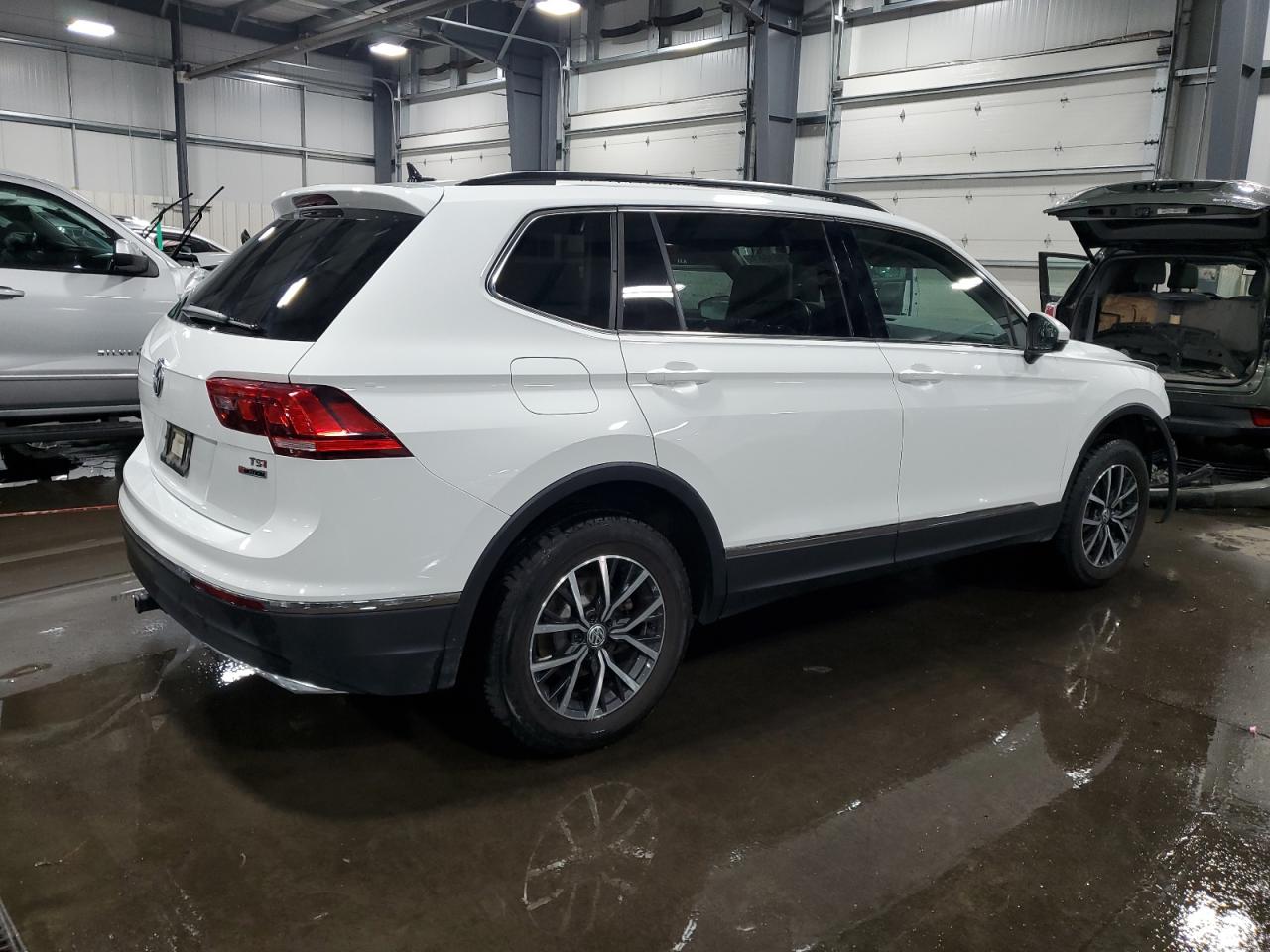 Image 3 of 2018 VOLKSWAGEN TIGUAN SE 2018 with VIN 3VV2B7AX6JM216183