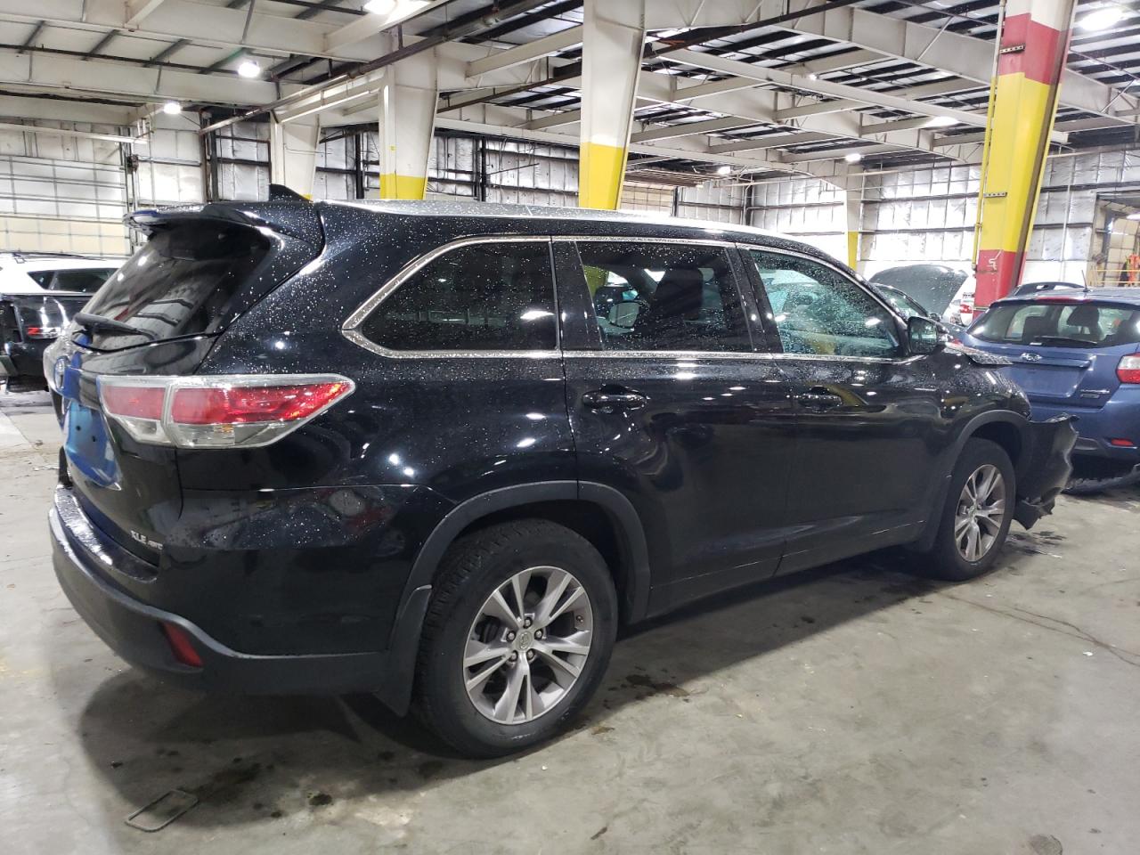 Image 3 of 2014 TOYOTA HIGHLANDER XLE 2014 with VIN 5TDJKRFH4ES009837