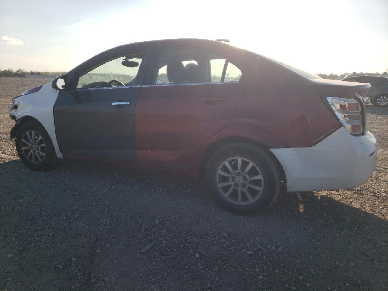 Obraz 2 z 2018 CHEVROLET SONIC LT 2018 z VIN 1G1JD5SH9J4102120