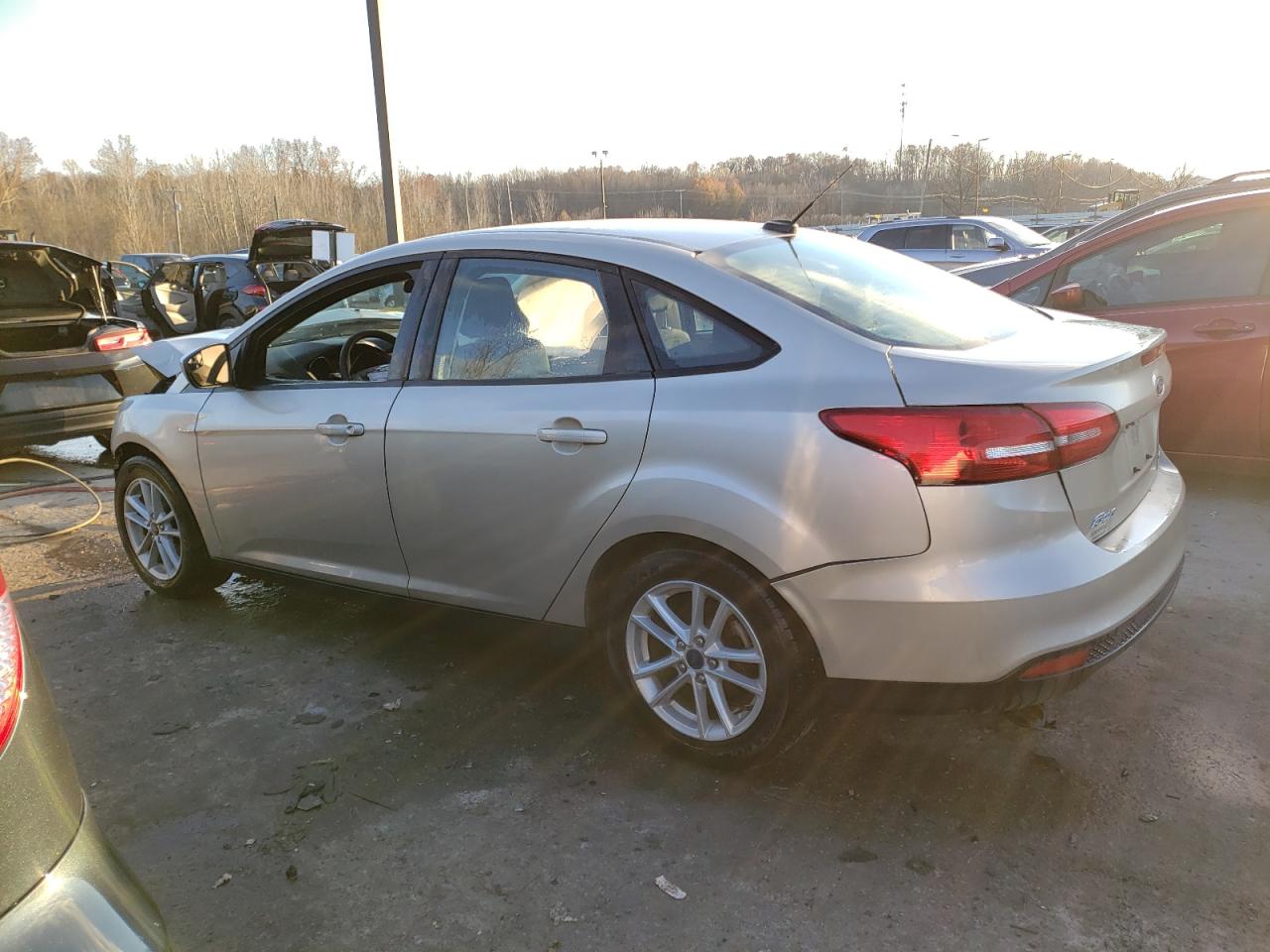 Изображение 2 2018 FORD FOCUS SE 2018 с VIN 1FADP3FE1JL268014