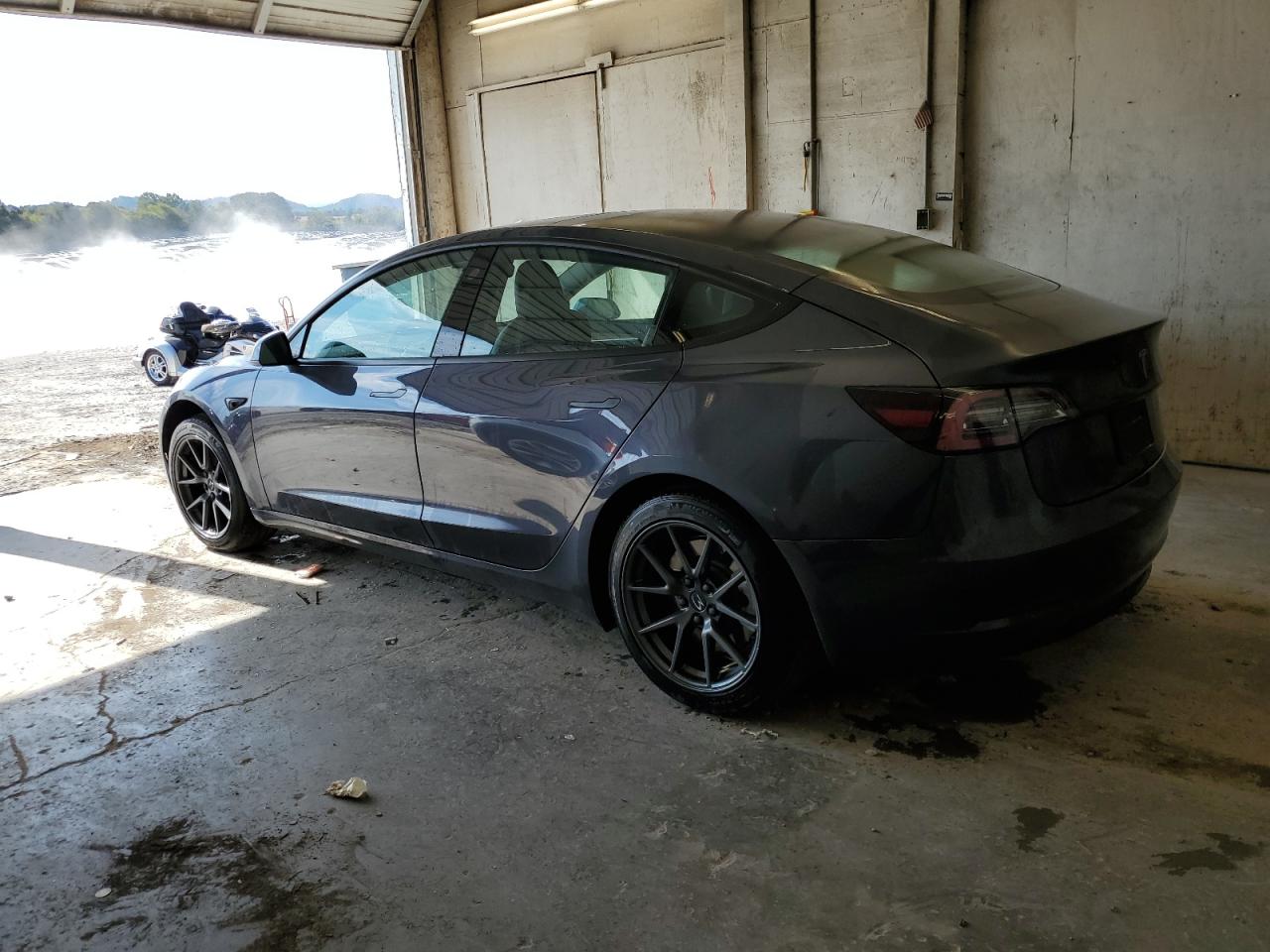 Изображение 2 2023 TESLA MODEL 3  2023 с VIN 5YJ3E1EA7PF403491