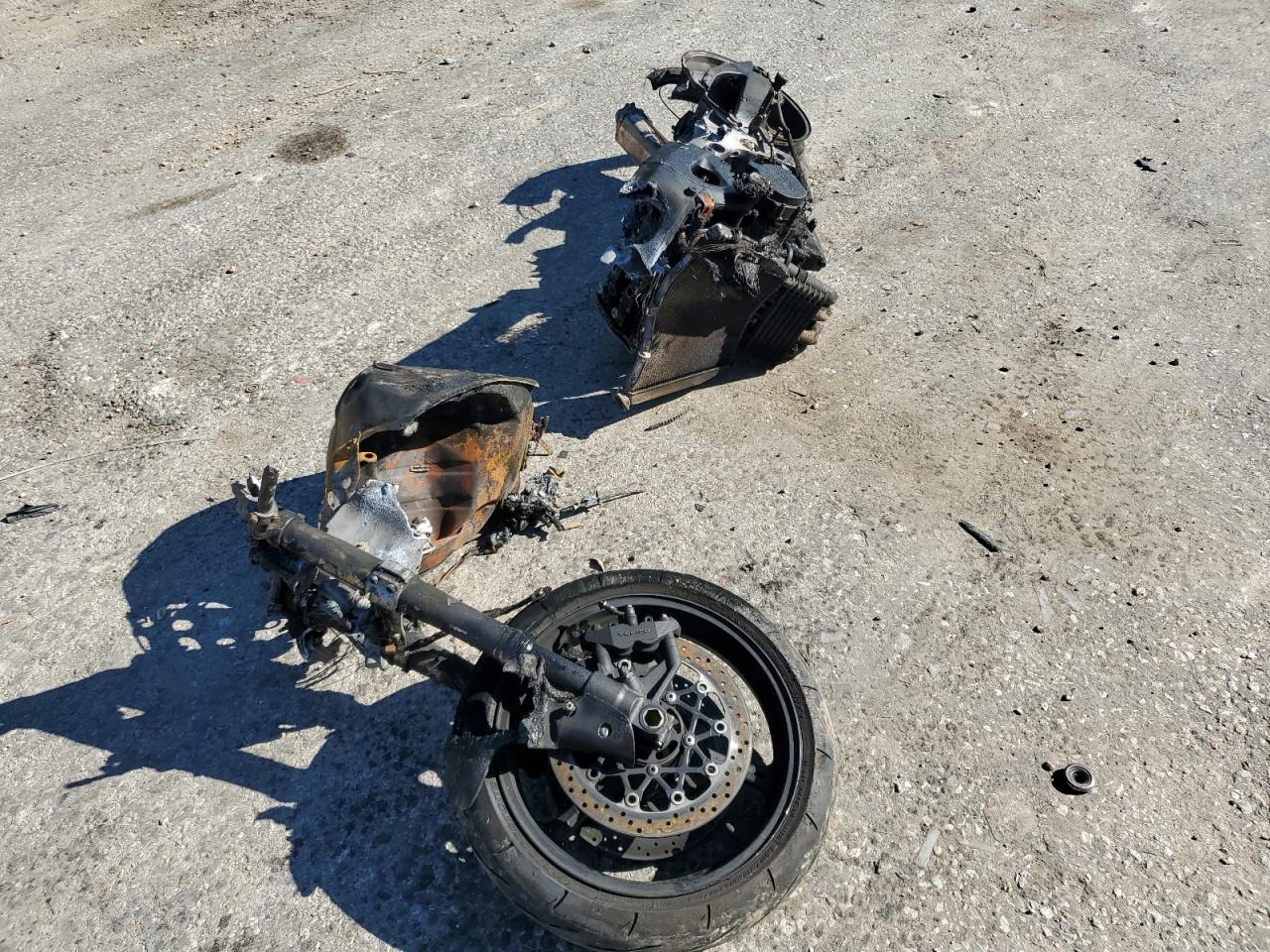 Image 2 of 2008 SUZUKI GSX-R1000  2008 with VIN JS1GT77A182107128