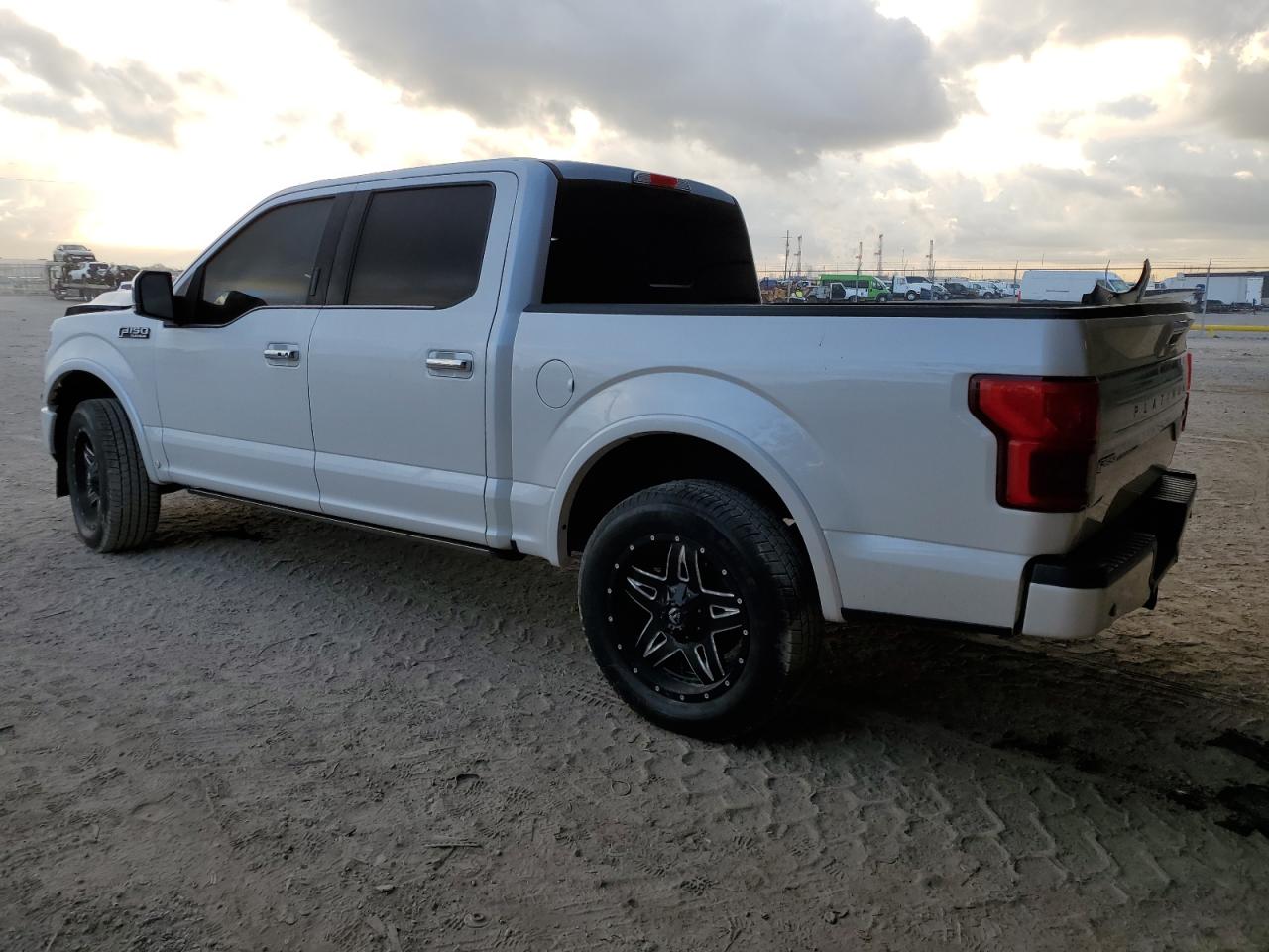 Obraz 2 z 2018 FORD F150 SUPERCREW 2018 z VIN 1FTEW1C55JFC14532
