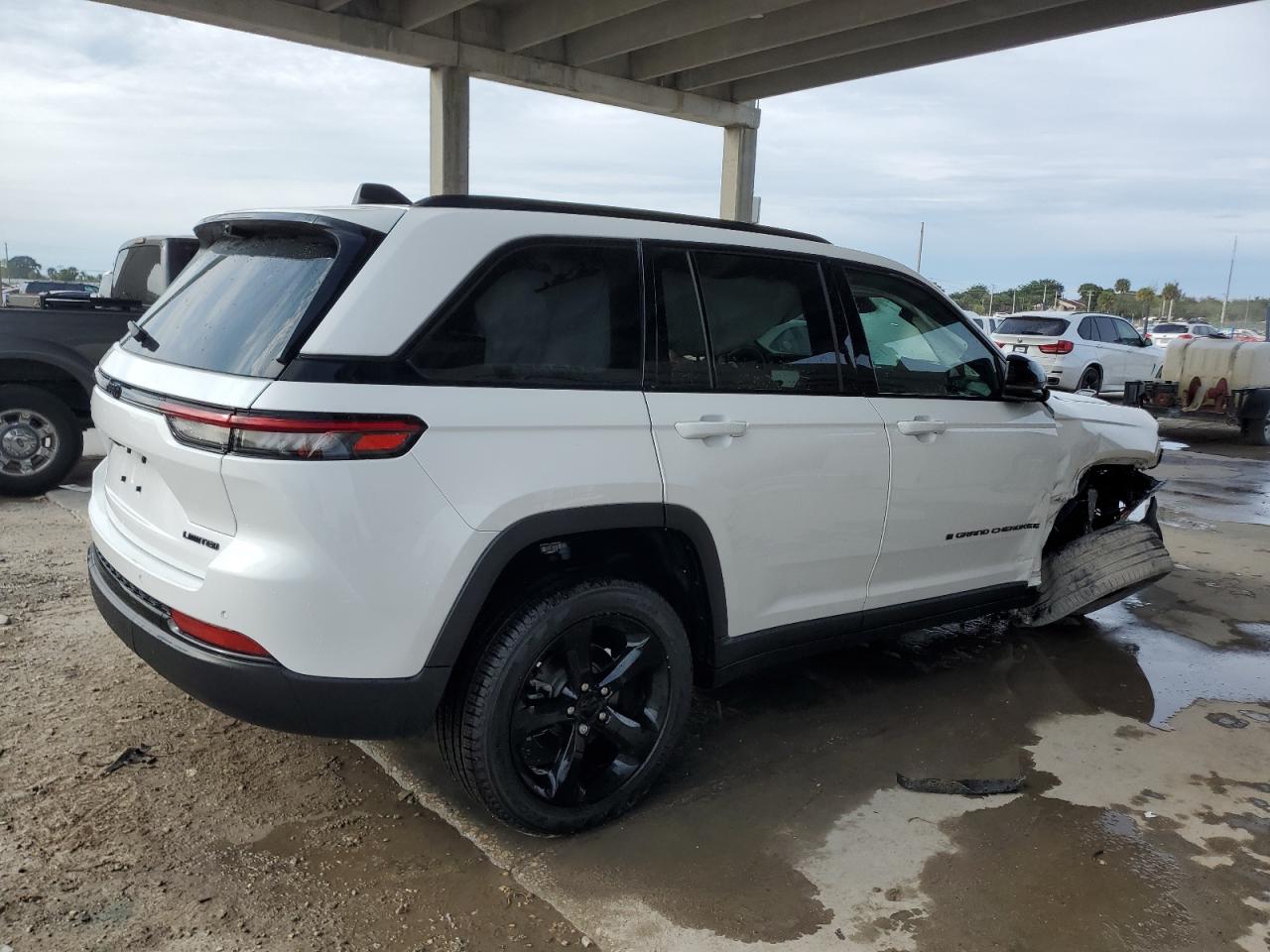 Image 3 of 2023 JEEP GRAND CHEROKEE LIMITED 2023 with VIN 1C4RJGBG3PC514764