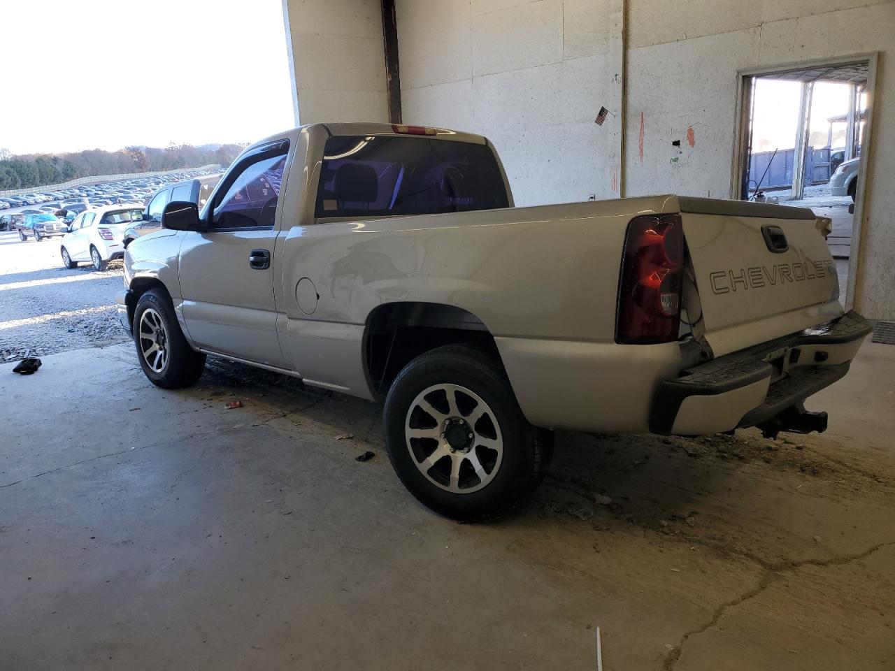 Image 2 of 2007 CHEVROLET SILVERADO C1500 CLASSIC 2007 with VIN 1GCEC14X67Z165826
