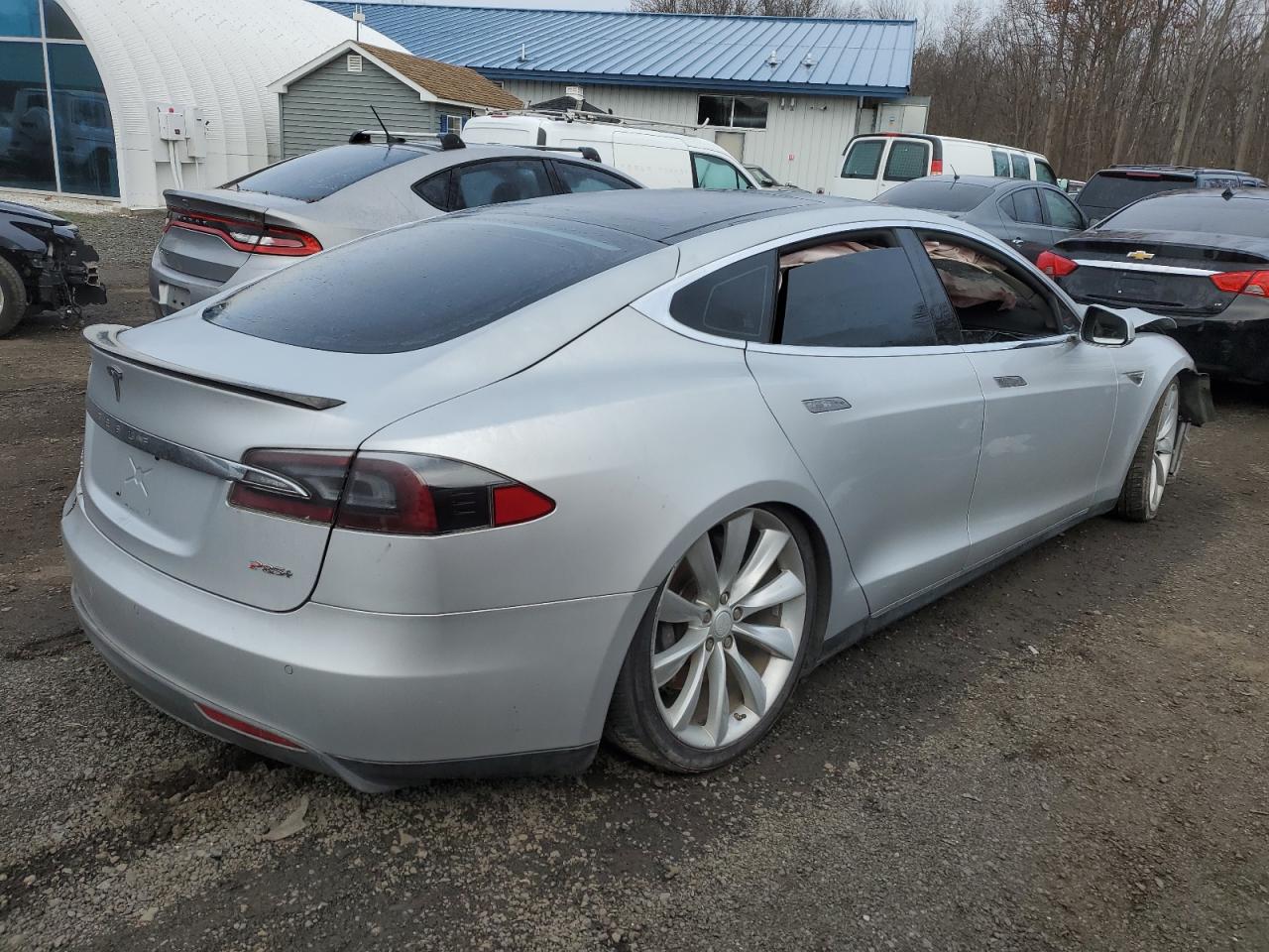 Obraz 3 z 2013 TESLA MODEL S  2013 z VIN 5YJSA1CP1DFP21116