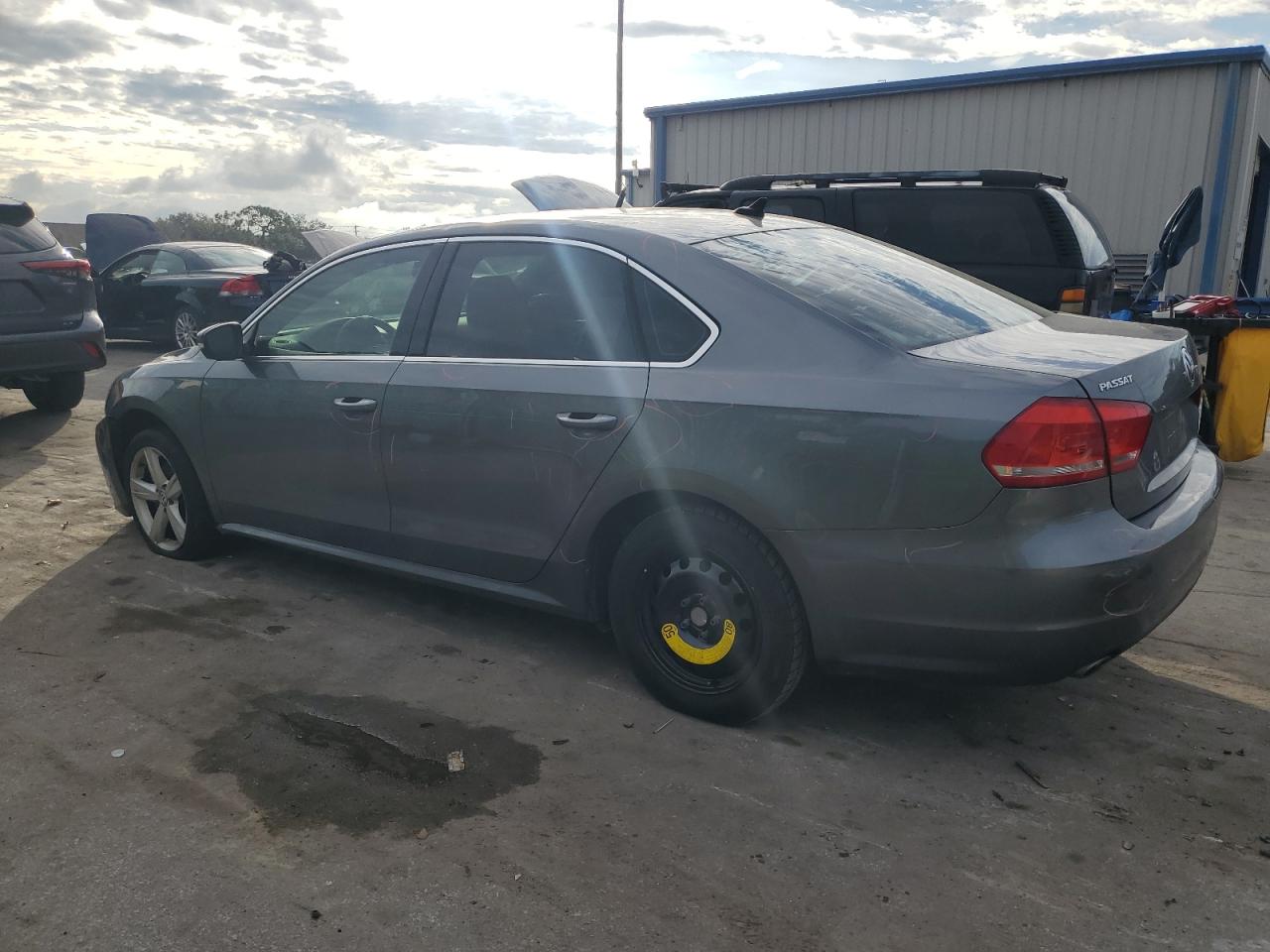Изображение 2 2015 VOLKSWAGEN PASSAT SE 2015 с VIN 1VWBV7A32FC108636