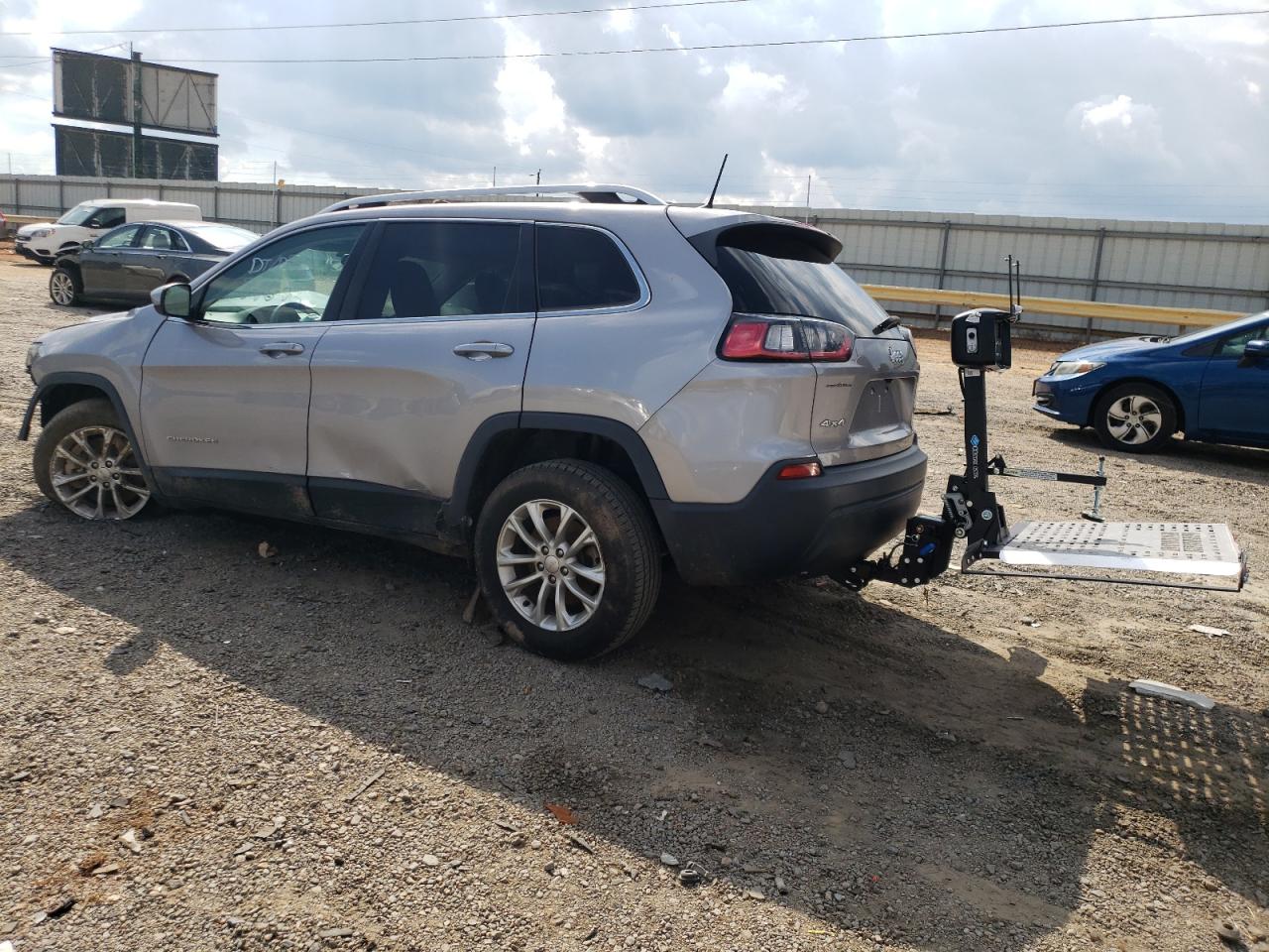 Obraz 2 z 2019 JEEP CHEROKEE LATITUDE 2019 z VIN 1C4PJMCB3KD142354