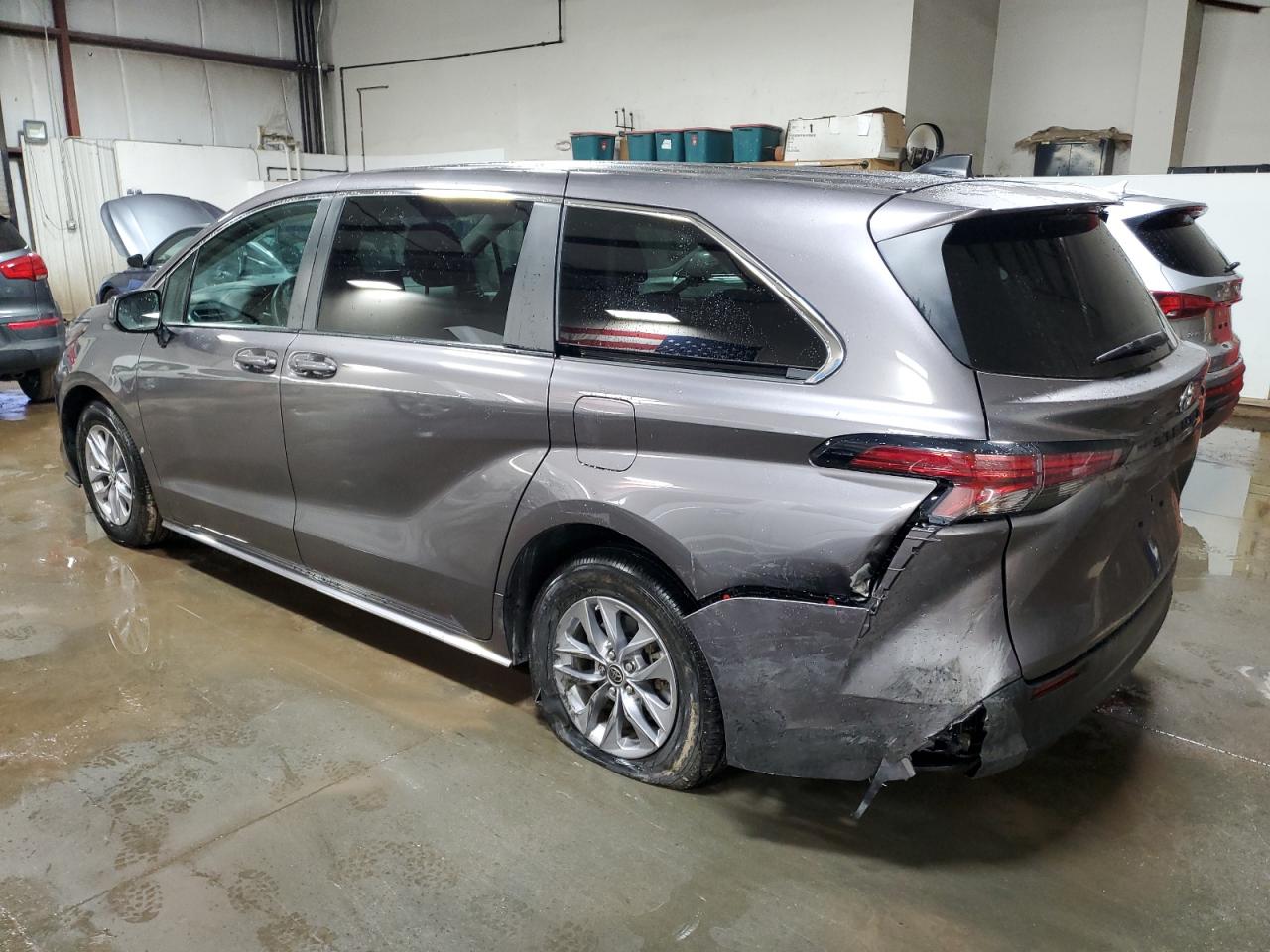 Изображение 2 2022 TOYOTA SIENNA LE 2022 с VIN 5TDKRKEC0NS075931