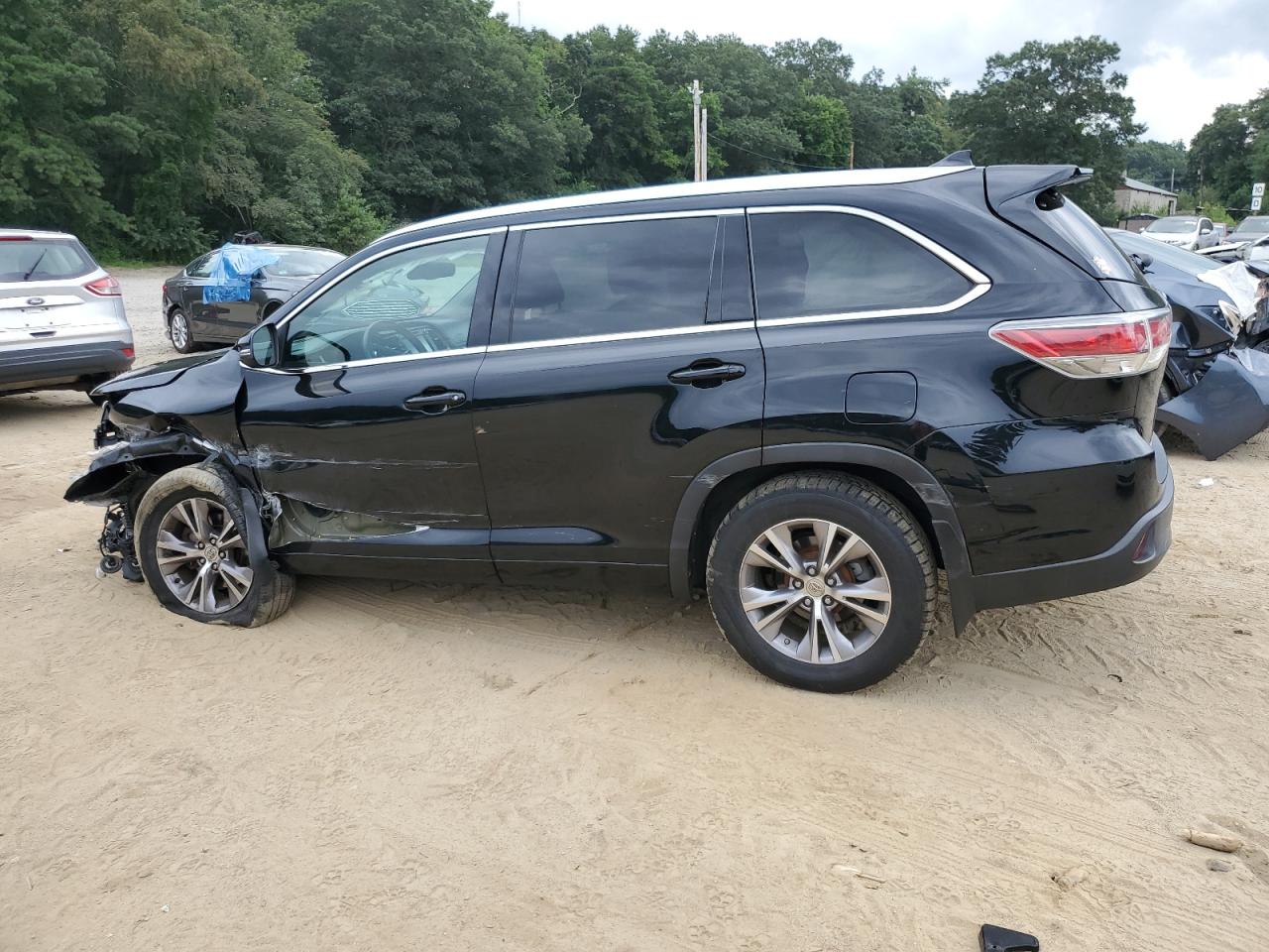 Obraz 2 z 2015 TOYOTA HIGHLANDER XLE 2015 z VIN 5TDJKRFH2FS106357
