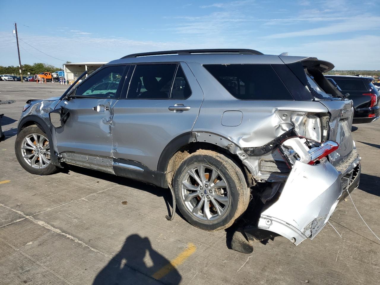 Изображение 2 2020 FORD EXPLORER XLT 2020 с VIN 1FMSK7DH4LGB34819