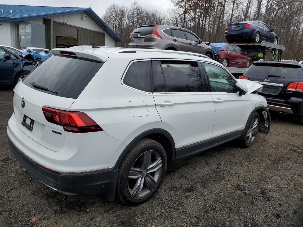Image 3 of 2020 VOLKSWAGEN TIGUAN SE 2020 with VIN 3VV2B7AX8LM120123