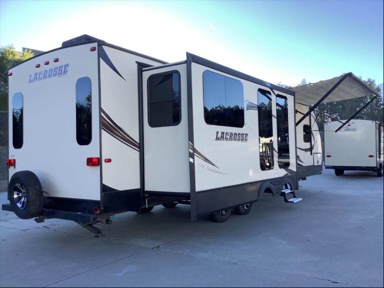 Изображение 3 2017 WILDWOOD SIERR321RL 2017 с VIN 5ZT2LCYB8HB008630