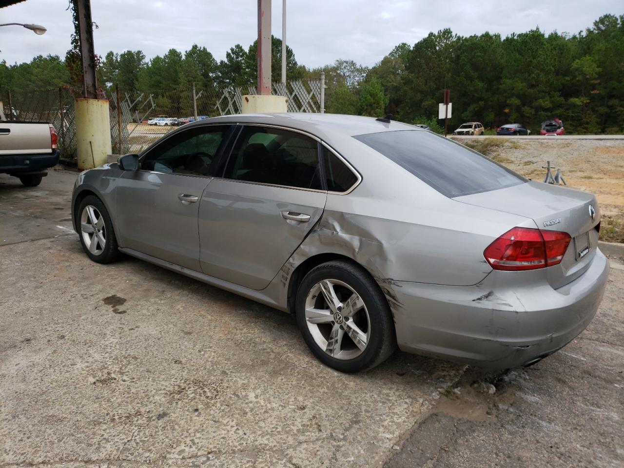 Изображение 2 2013 VOLKSWAGEN PASSAT SE 2013 с VIN 1VWBH7A37DC122455
