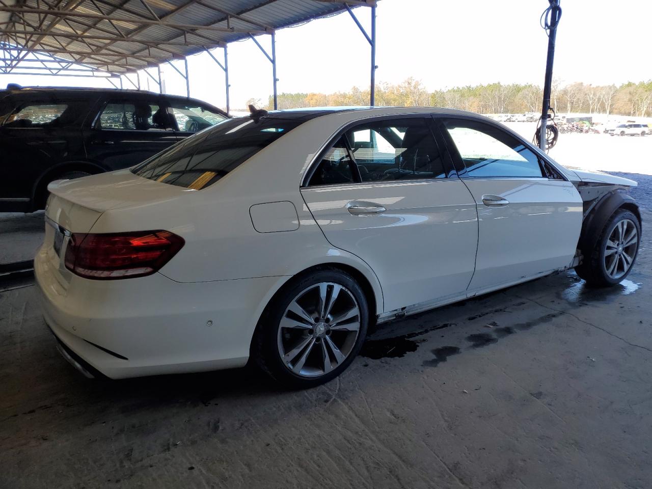 Obraz 3 z 2015 MERCEDES-BENZ E 350 2015 z VIN WDDHF5KBXFB107007