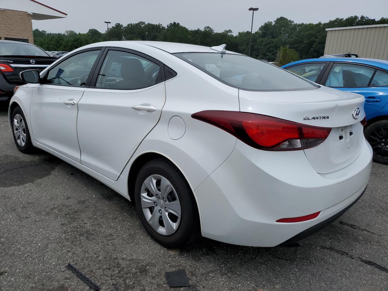 Image 2 of 2016 HYUNDAI ELANTRA SE 2016 with VIN 5NPDH4AE3GH751120