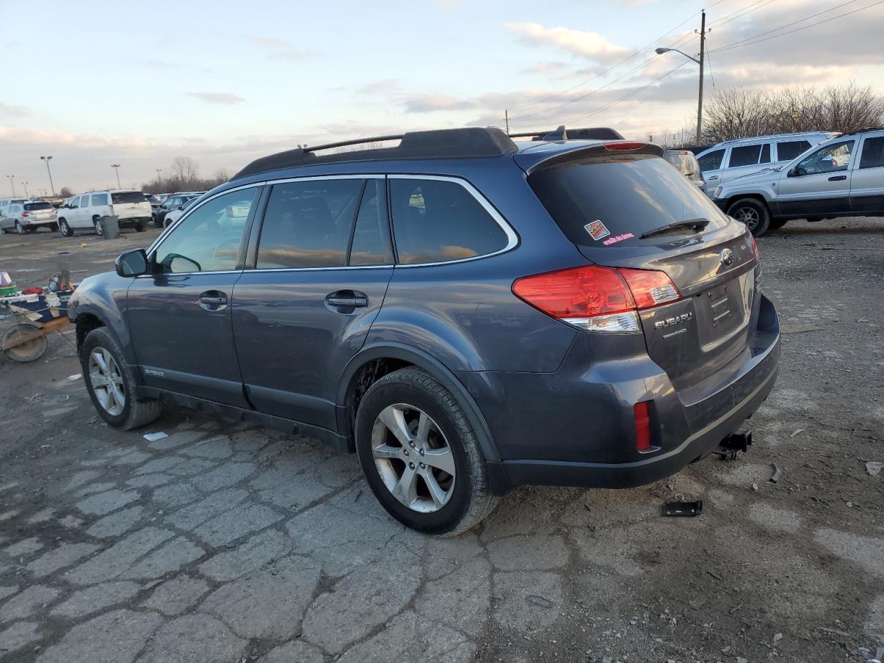 Изображение 2 2014 SUBARU OUTBACK 2.5I LIMITED 2014 с VIN 4S4BRCLC5E3313780