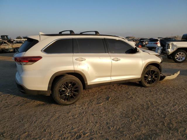 Image 3 of 2019 TOYOTA HIGHLANDER SE 2019 with VIN 5TDKZRFH4KS310183