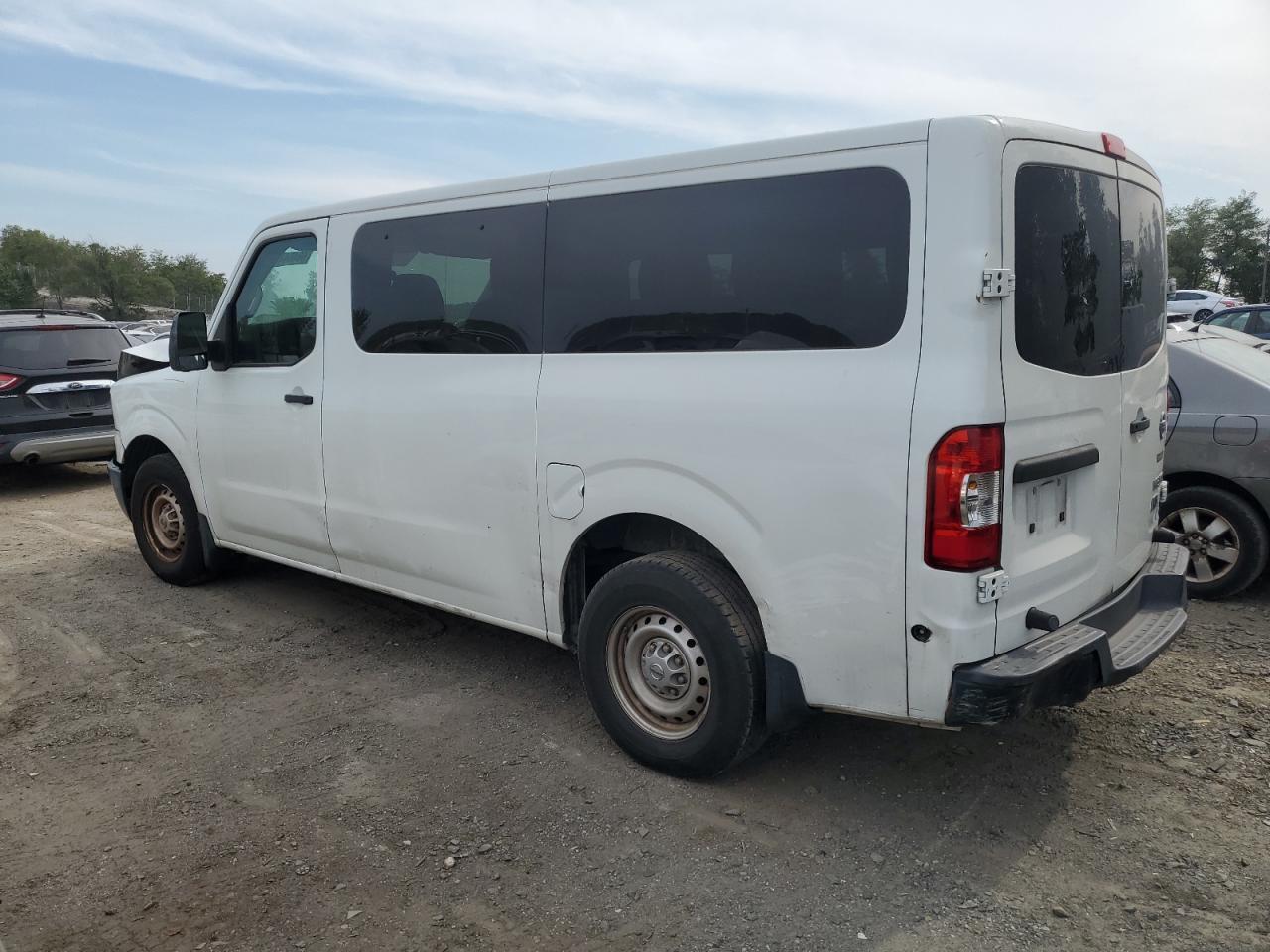 Изображение 2 Nissan Nv 3500 с VIN 5BZBF0AA3FN850148