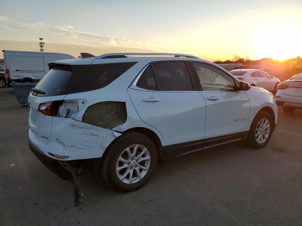Obraz 3 z 2019 CHEVROLET EQUINOX LT 2019 z VIN 2GNAXUEV9K6296570