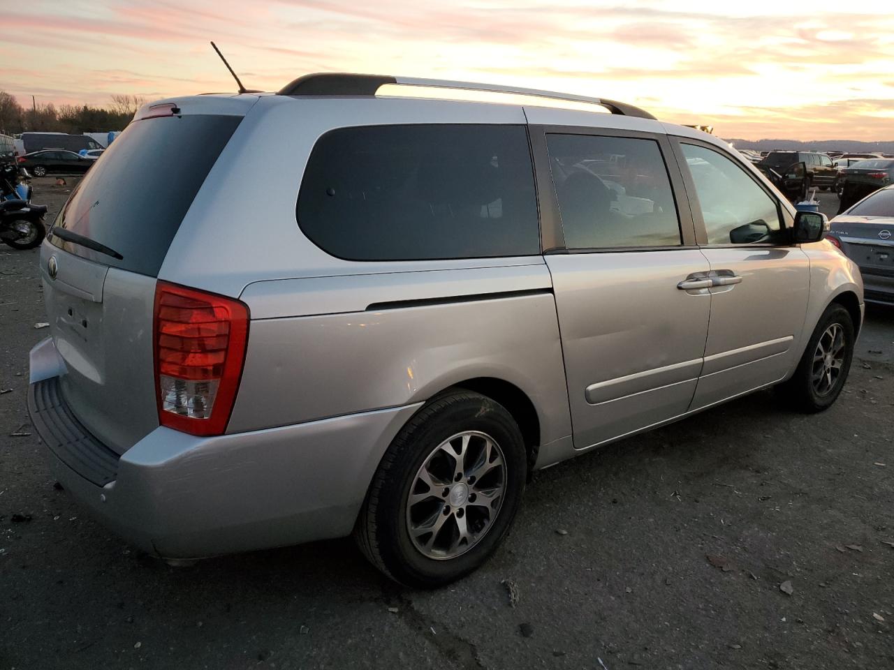 Изображение 3 2014 KIA SEDONA LX 2014 с VIN KNDMG4C78E6536244