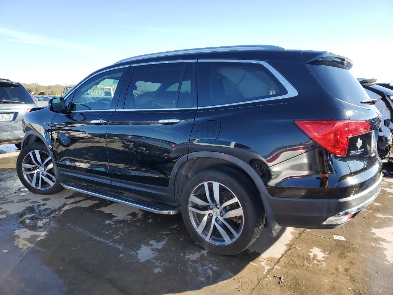 Image 2 of 2017 HONDA PILOT TOURING 2017 with VIN 5FNYF6H96HB072826