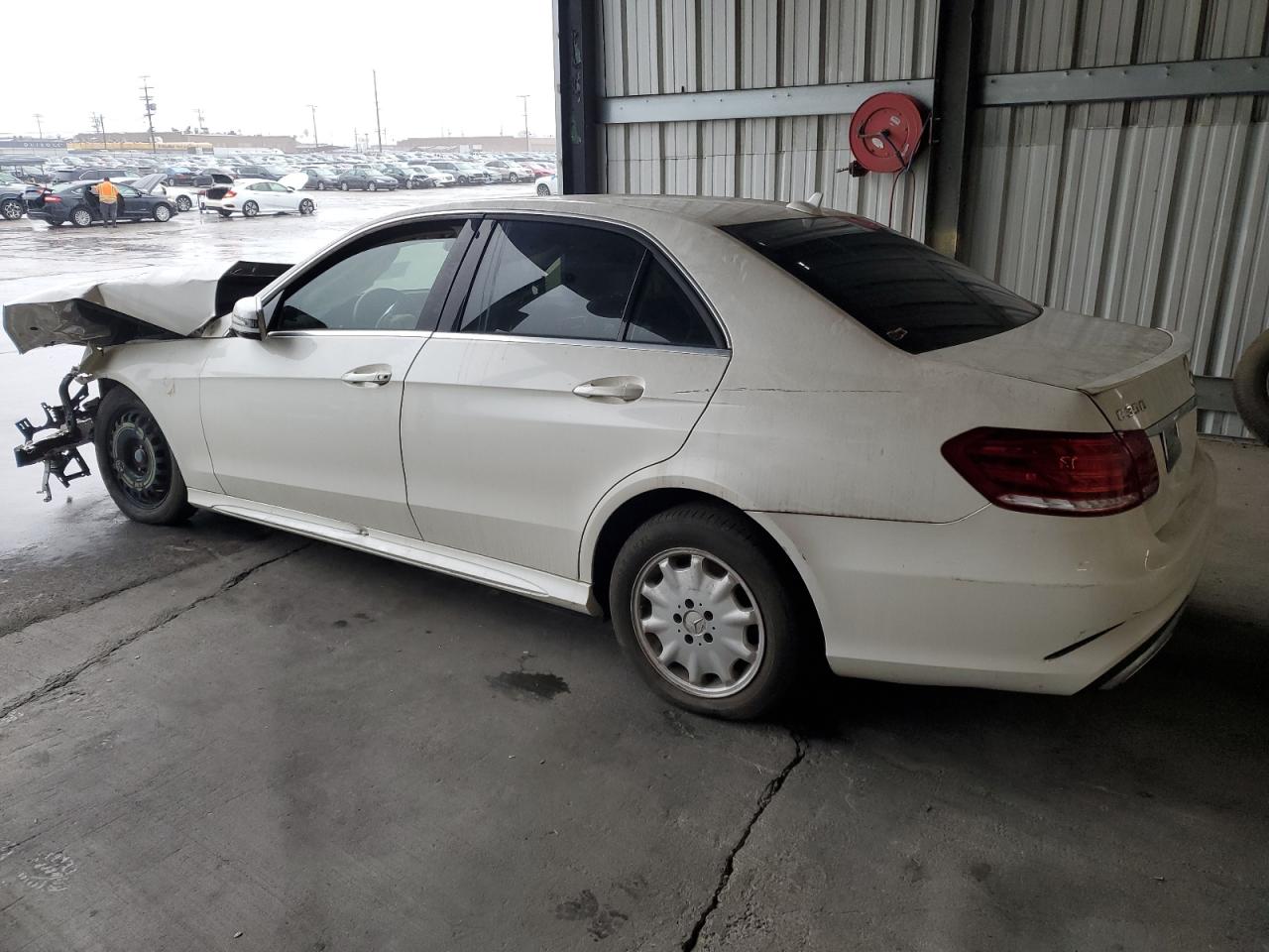 Изображение 2 2014 MERCEDES-BENZ E 350 2014 с VIN WDDHF5KBXEA810367
