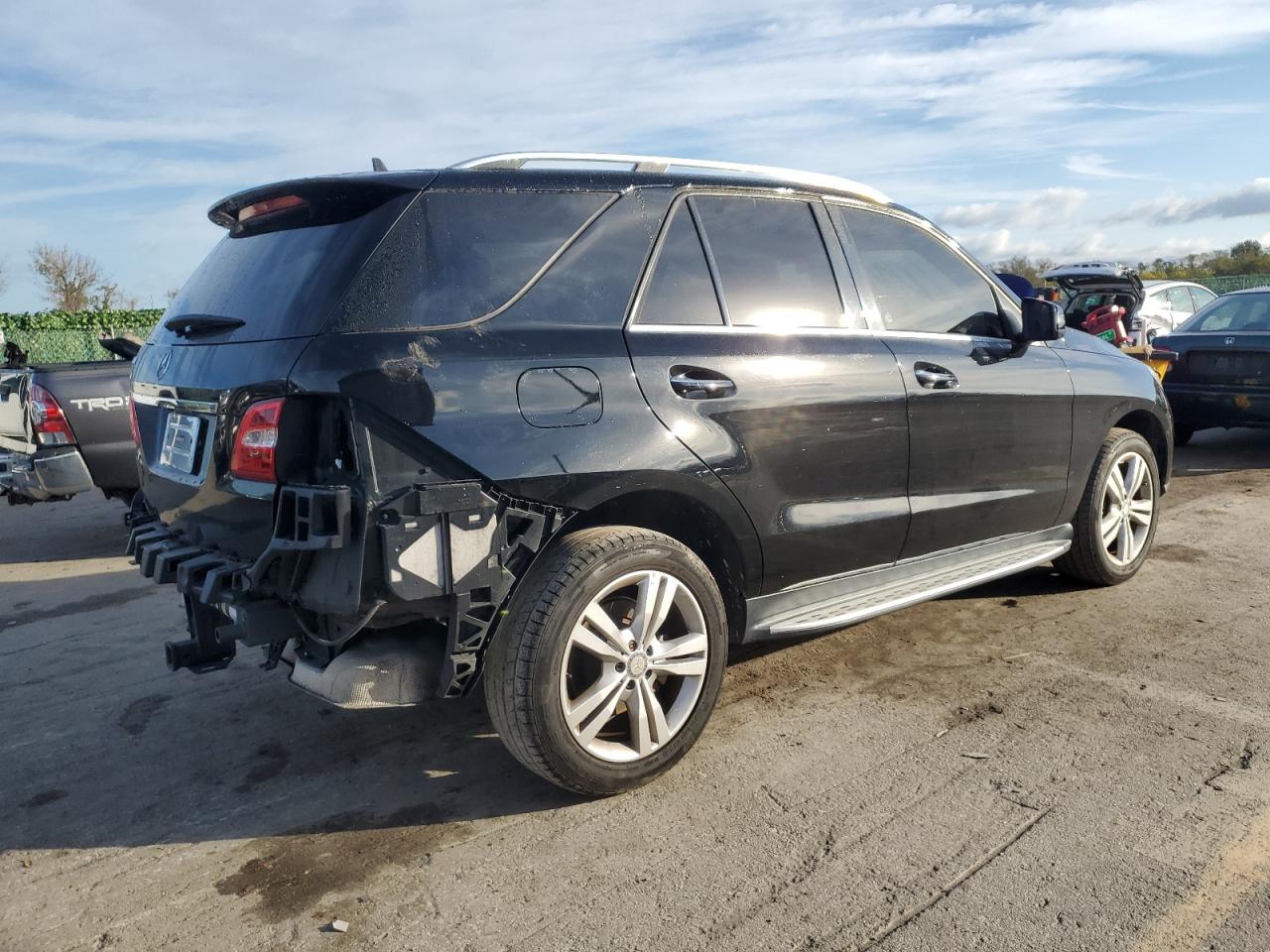 Image 3 of 2015 MERCEDES-BENZ ML 350 2015 with VIN 4JGDA5JBXFA528963