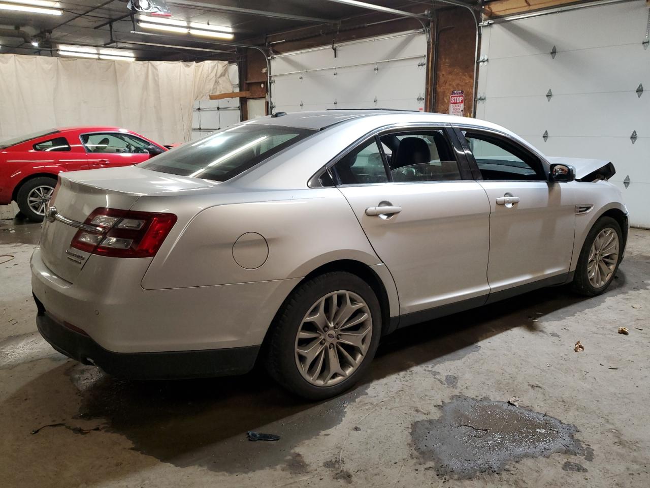 Изображение 3 2017 FORD TAURUS LIMITED 2017 с VIN 1FAHP2F83HG104692