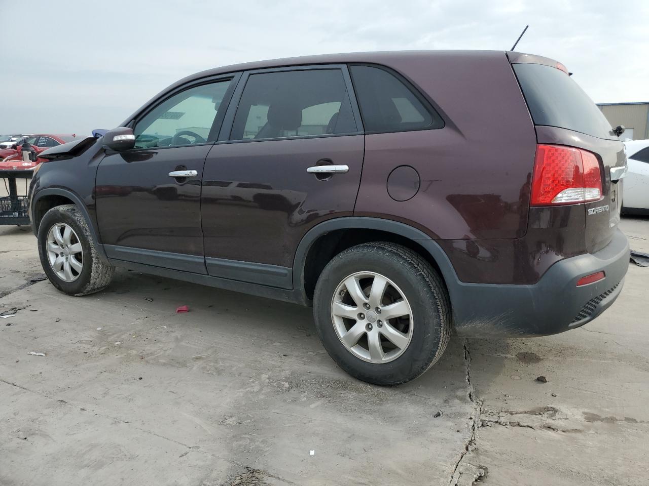 Изображение 2 2013 KIA SORENTO LX 2013 с VIN 5XYKT3A16DG378526