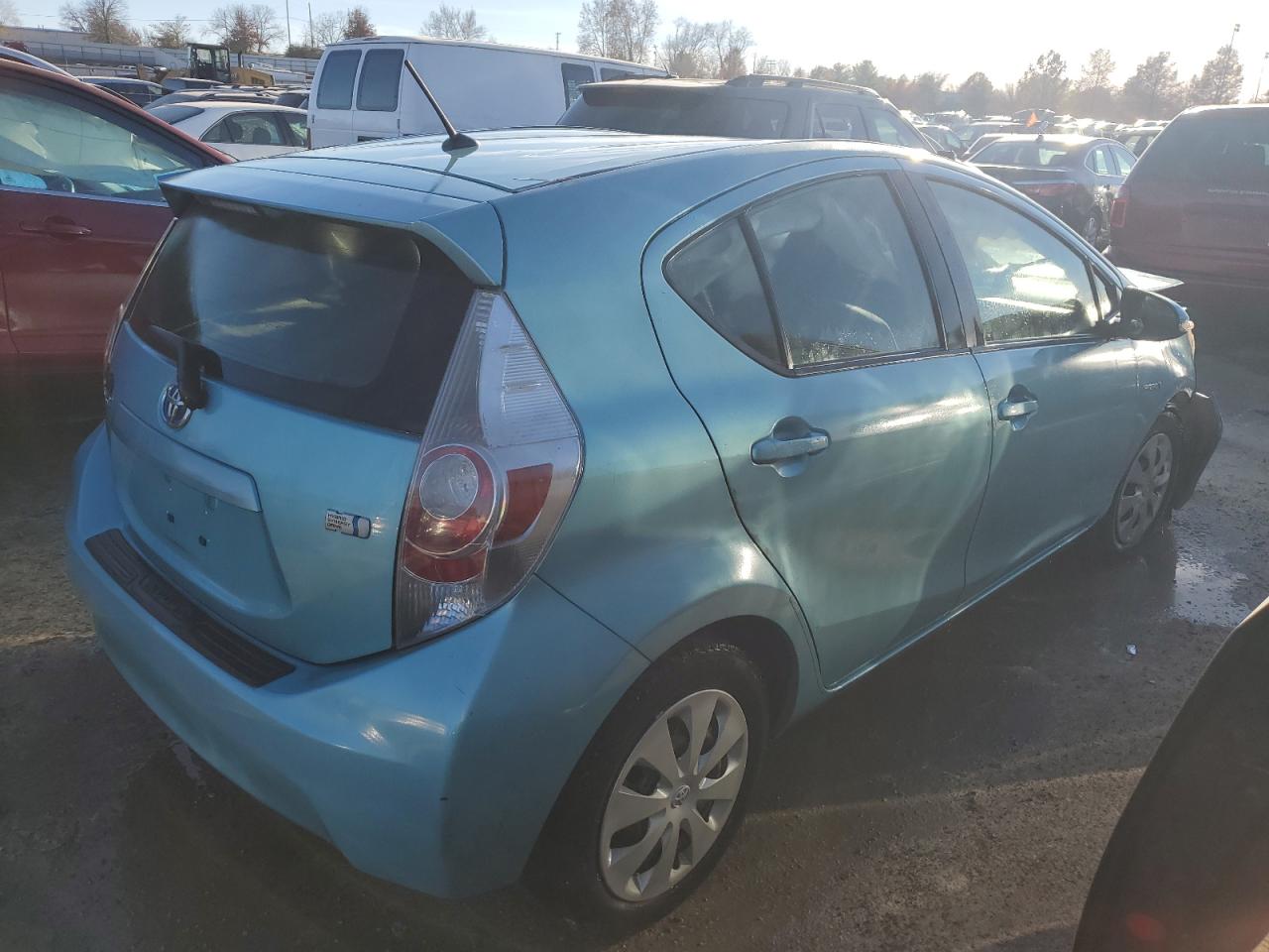 Image 3 of 2012 TOYOTA PRIUS C  2012 with VIN JTDKDTB31C1013702