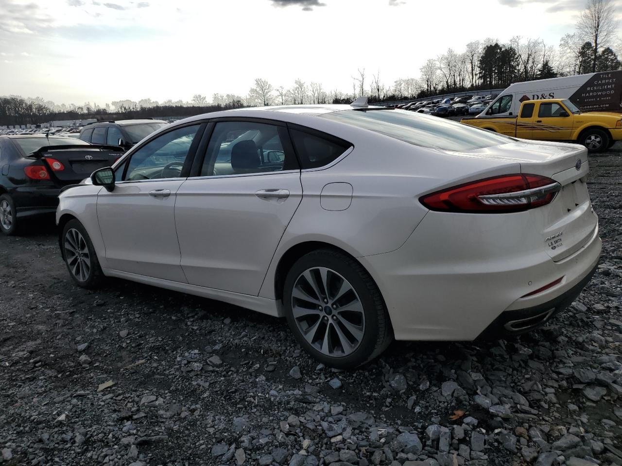 Image 2 of 2020 FORD FUSION SE 2020 with VIN 3FA6P0T91LR159412