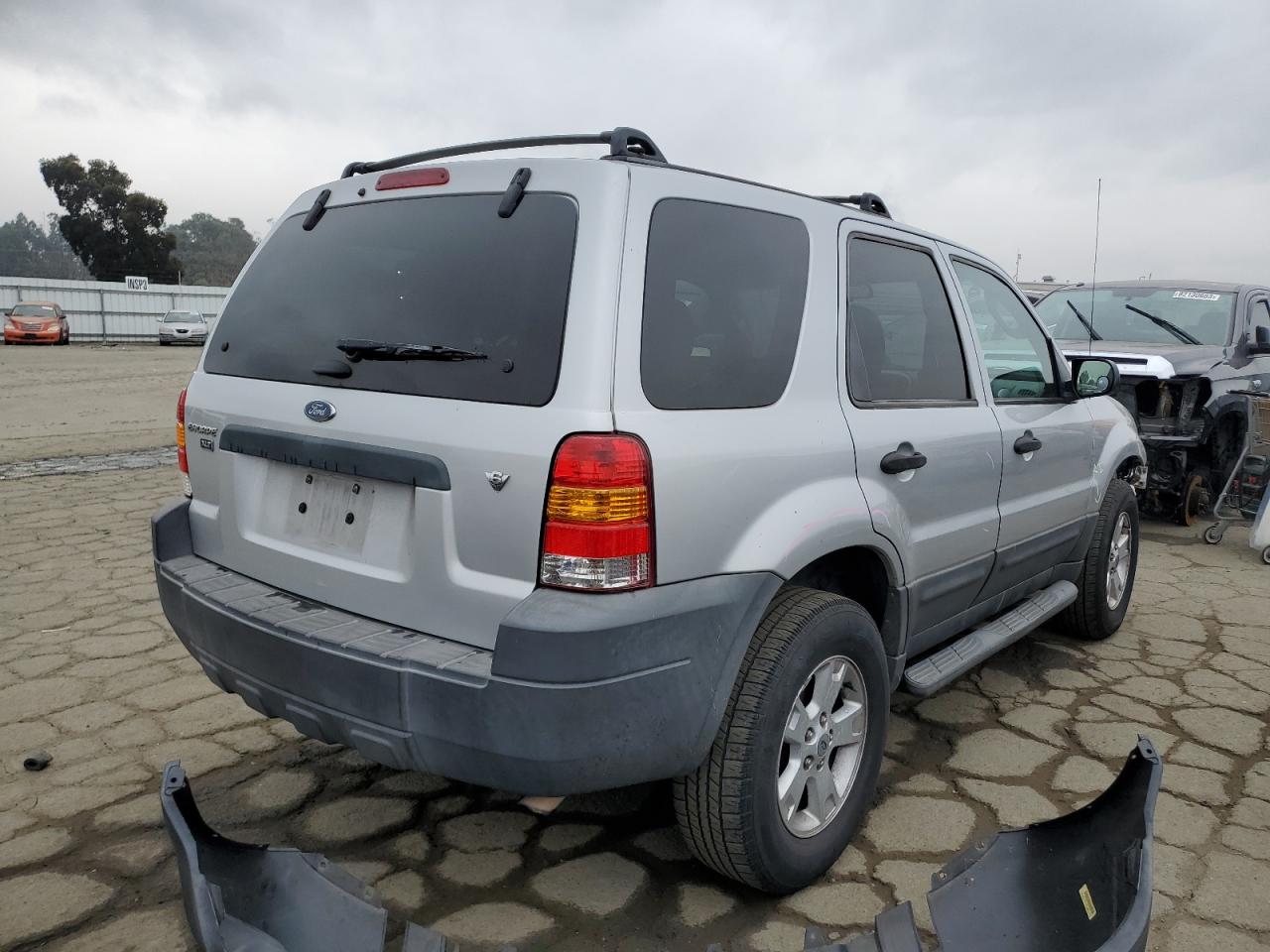 Image 3 of 2006 FORD ESCAPE XLT 2006 with VIN 1FMYU03136KB37597