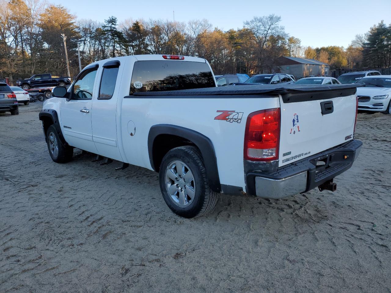 Image 2 of 2011 GMC SIERRA K1500 SLE 2011 with VIN 1GTR2VE31BZ462597