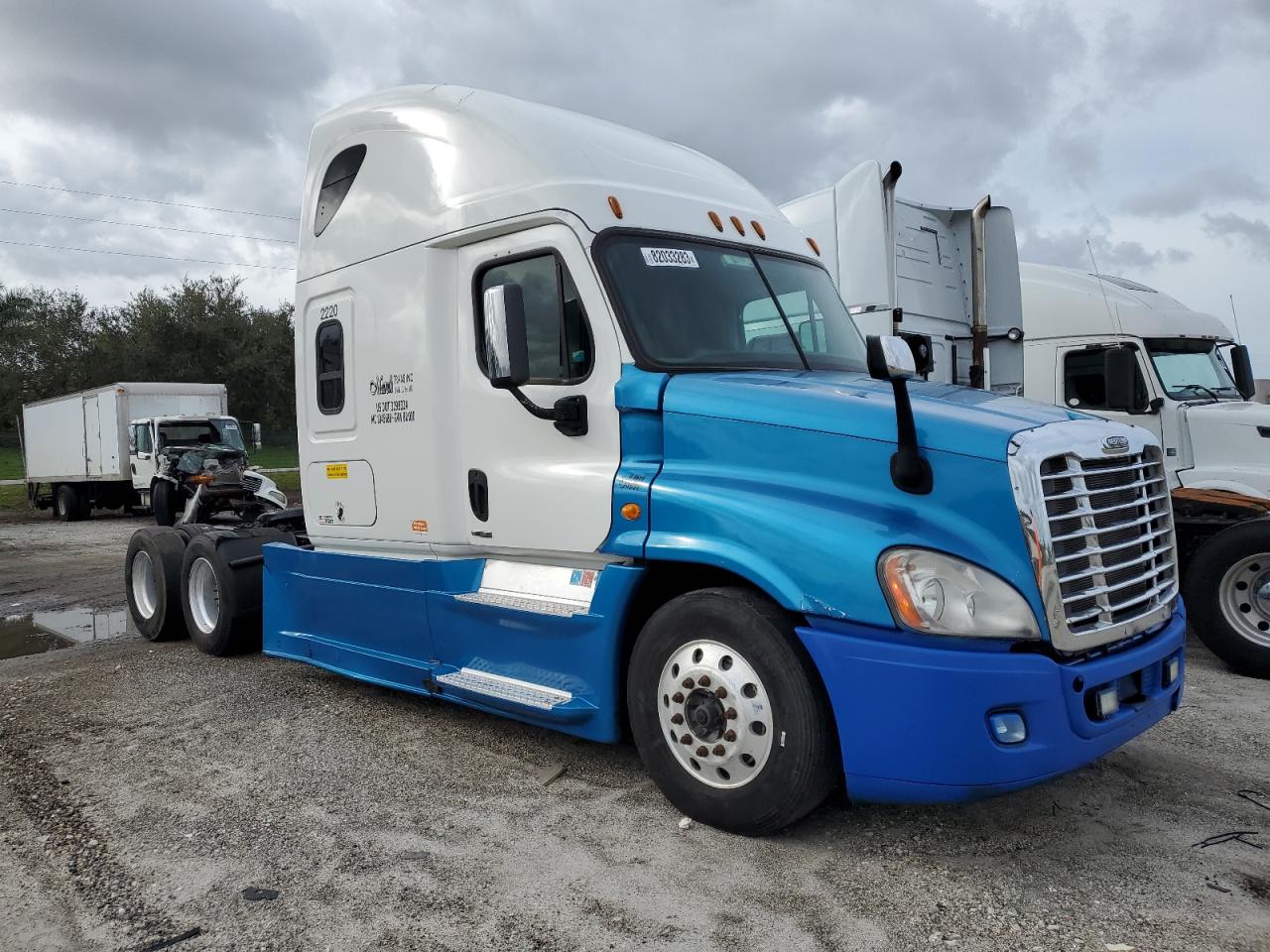 2016 FREIGHTLINER CASCADIA 125  2016 image