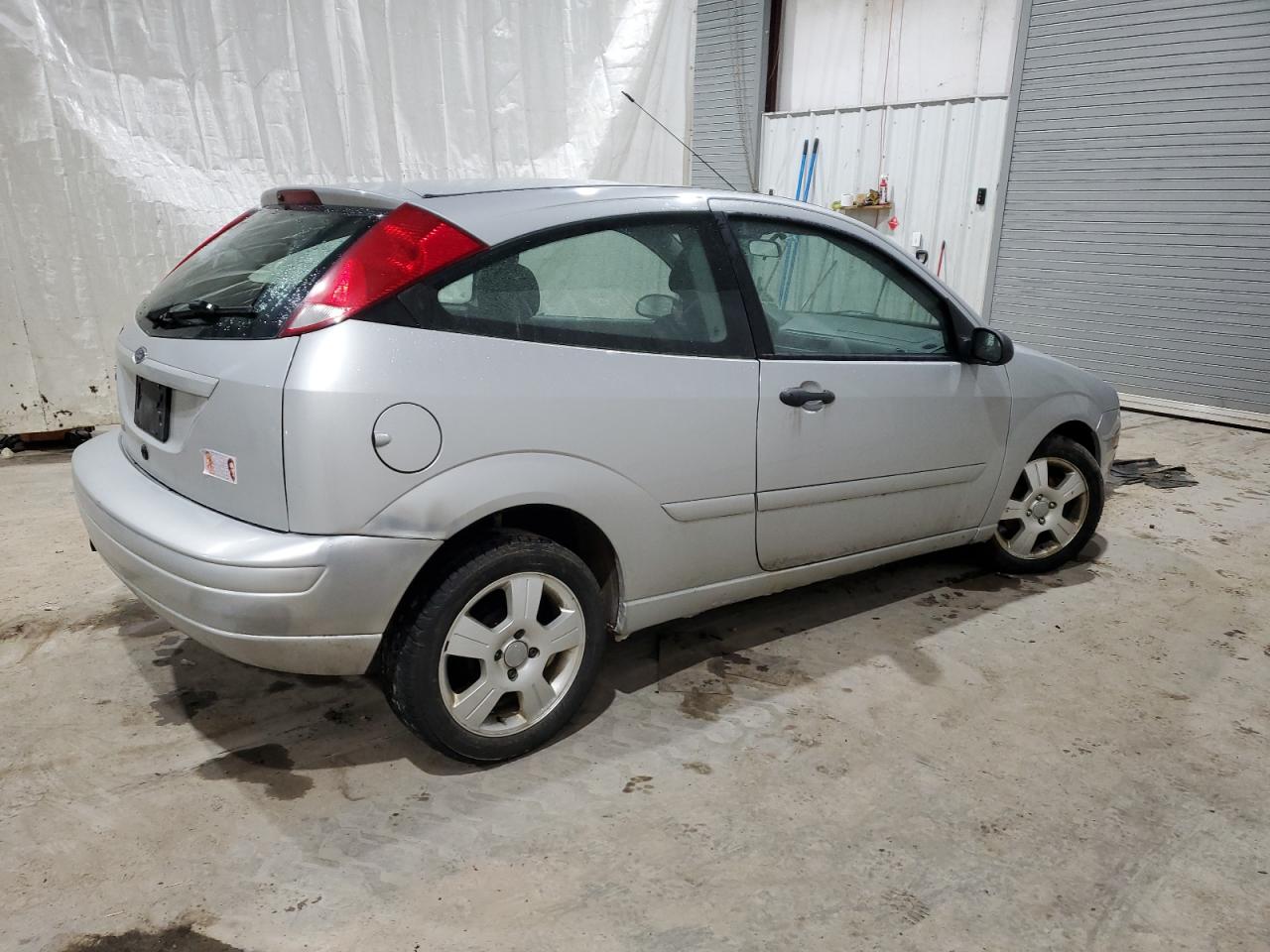 Image 3 of 2007 FORD FOCUS ZX3 2007 with VIN 1FAFP31N17W343897