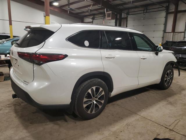Image 3 of 2021 TOYOTA HIGHLANDER XLE 2021 with VIN 5TDHZRBHXMS527885
