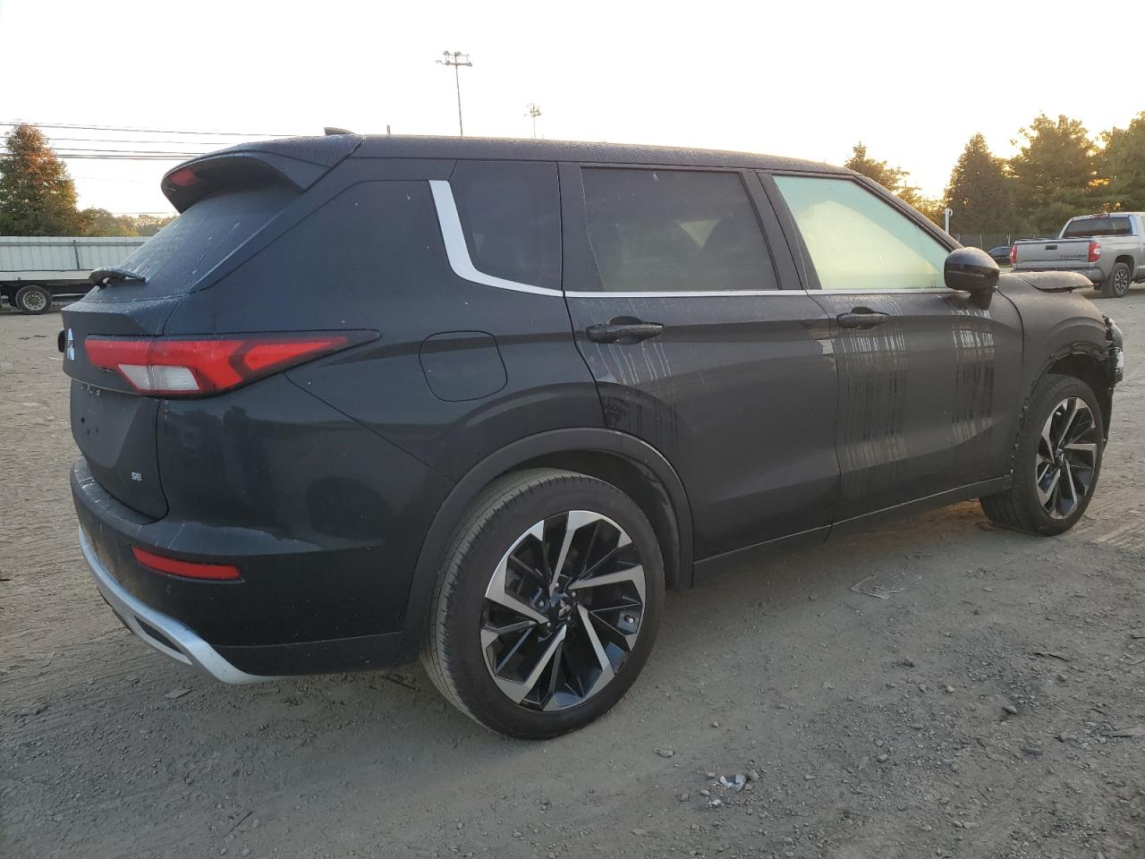 Obraz 3 z 2022 MITSUBISHI OUTLANDER SE 2022 z VIN JA4J3UA85NZ012908
