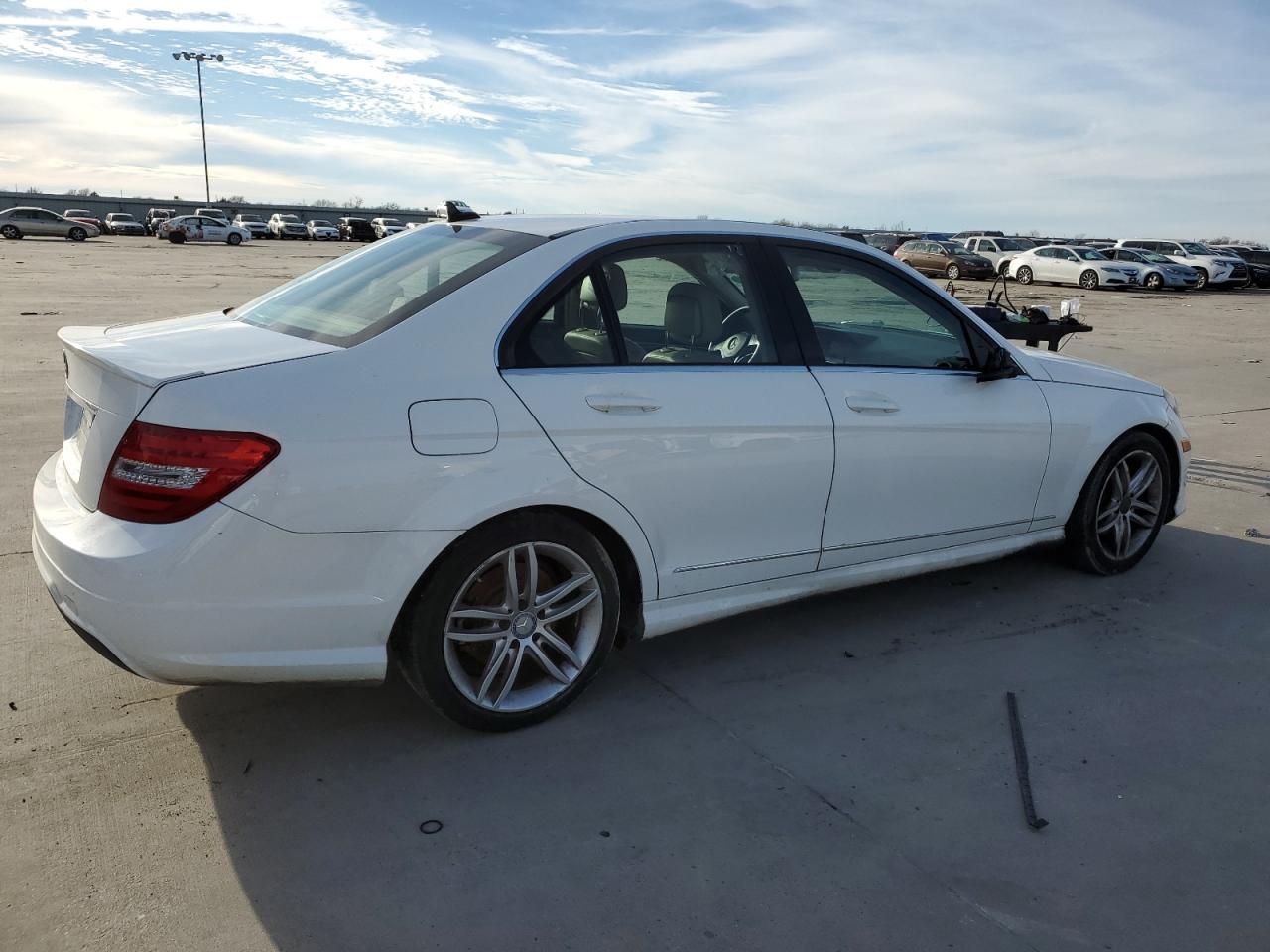 Image 3 of 2014 MERCEDES-BENZ C 250 2014 with VIN WDDGF4HB3ER310792