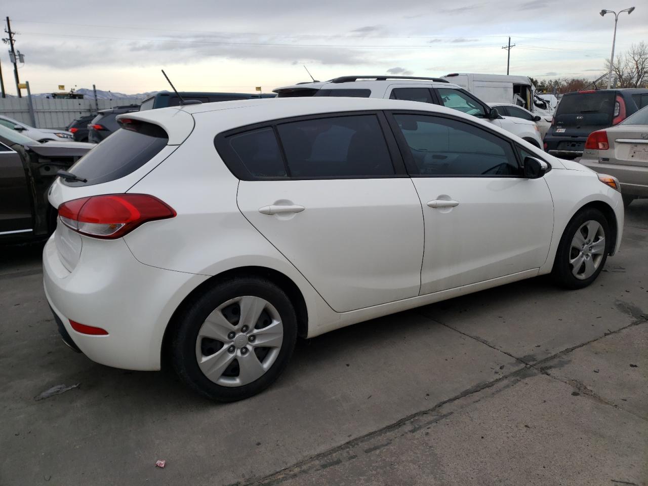 Image 3 of 2016 KIA FORTE LX 2016 with VIN KNAFK5A85G5630757